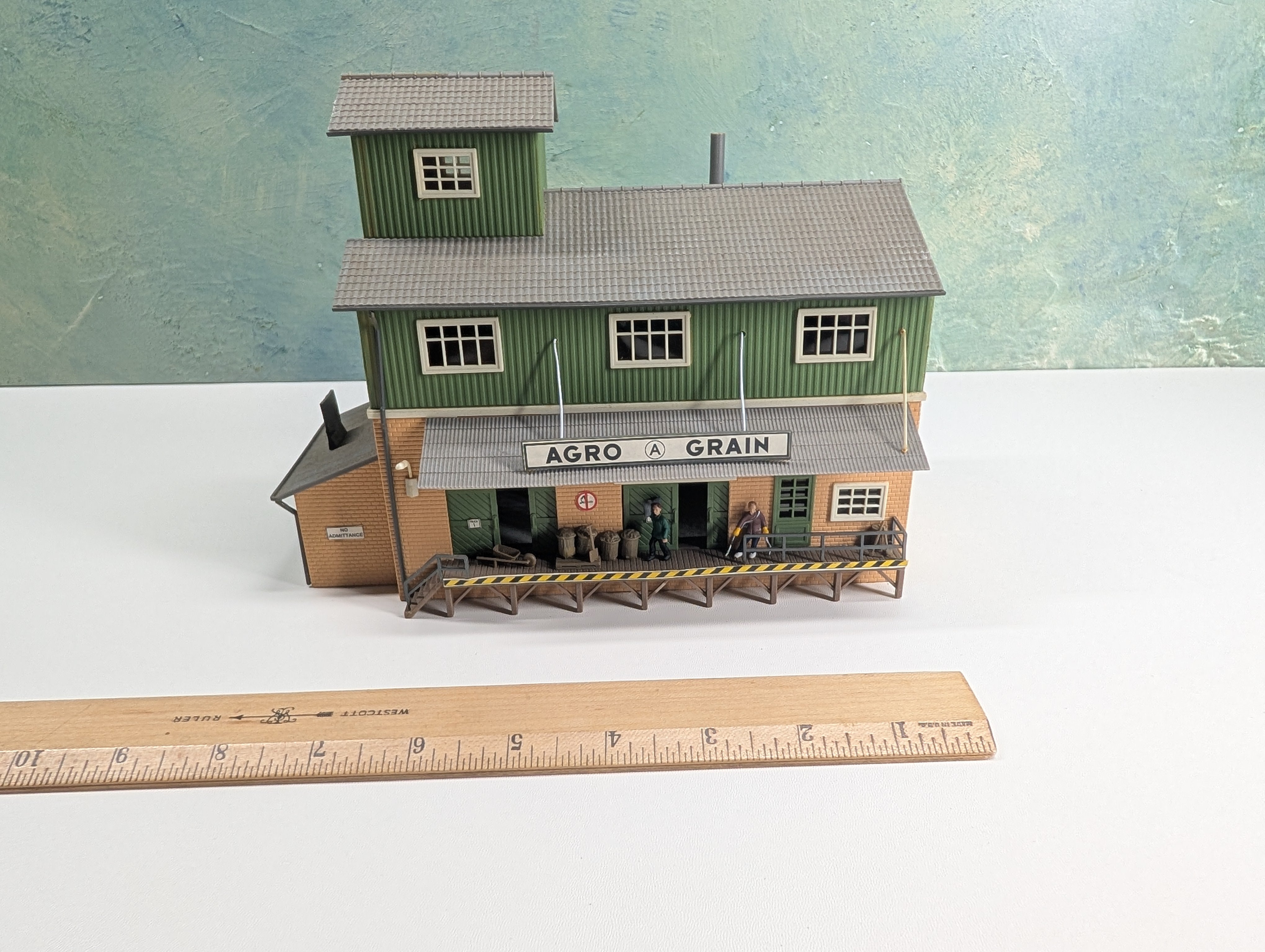 USED HO Scale Argo Grain, Warehouse