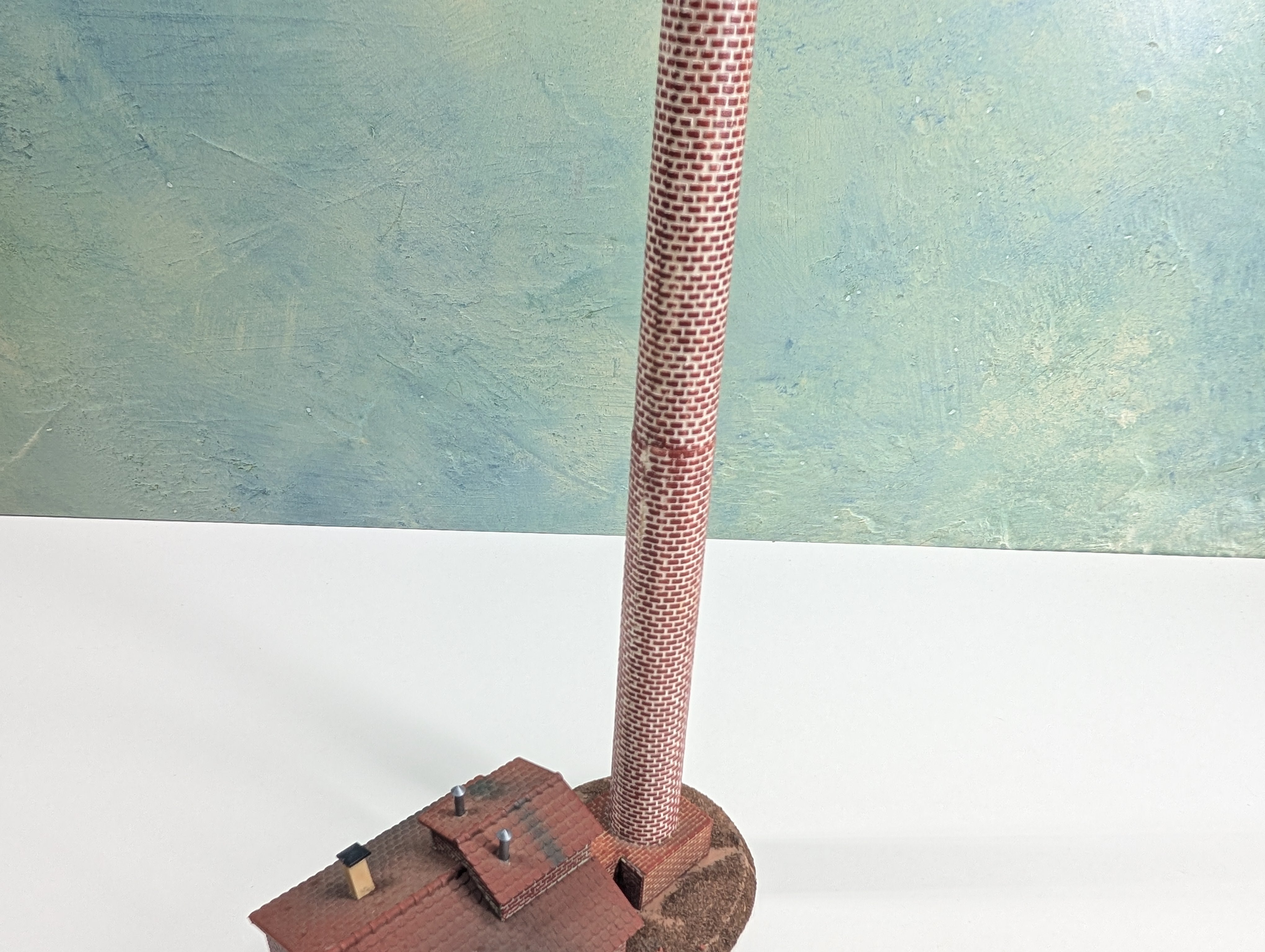 USED Vollmer 551 HO Scale Industrial Smokestack, Chimney, Brick, Industry