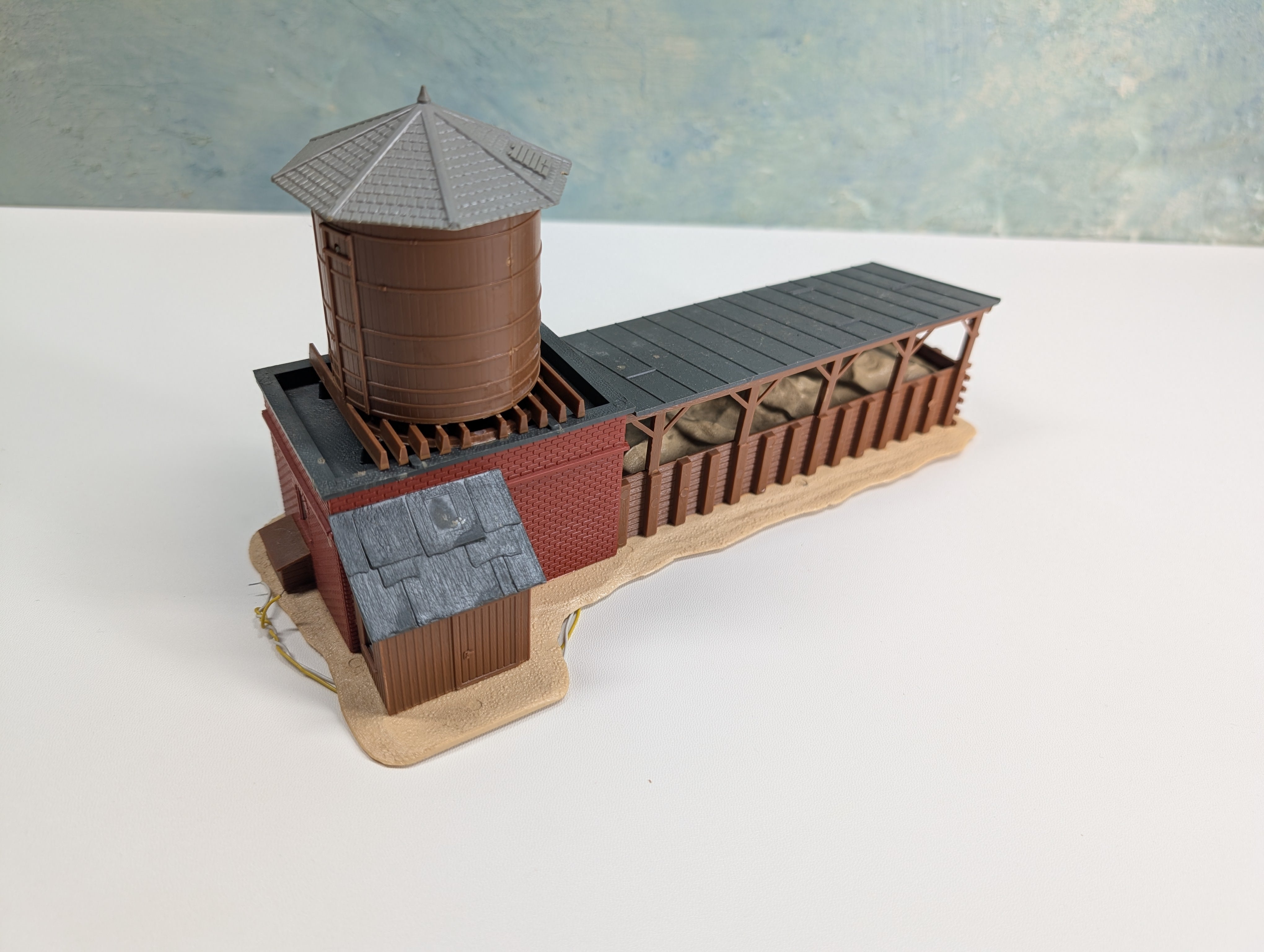 USED Pola HO Scale Sand House w/ Water Tower