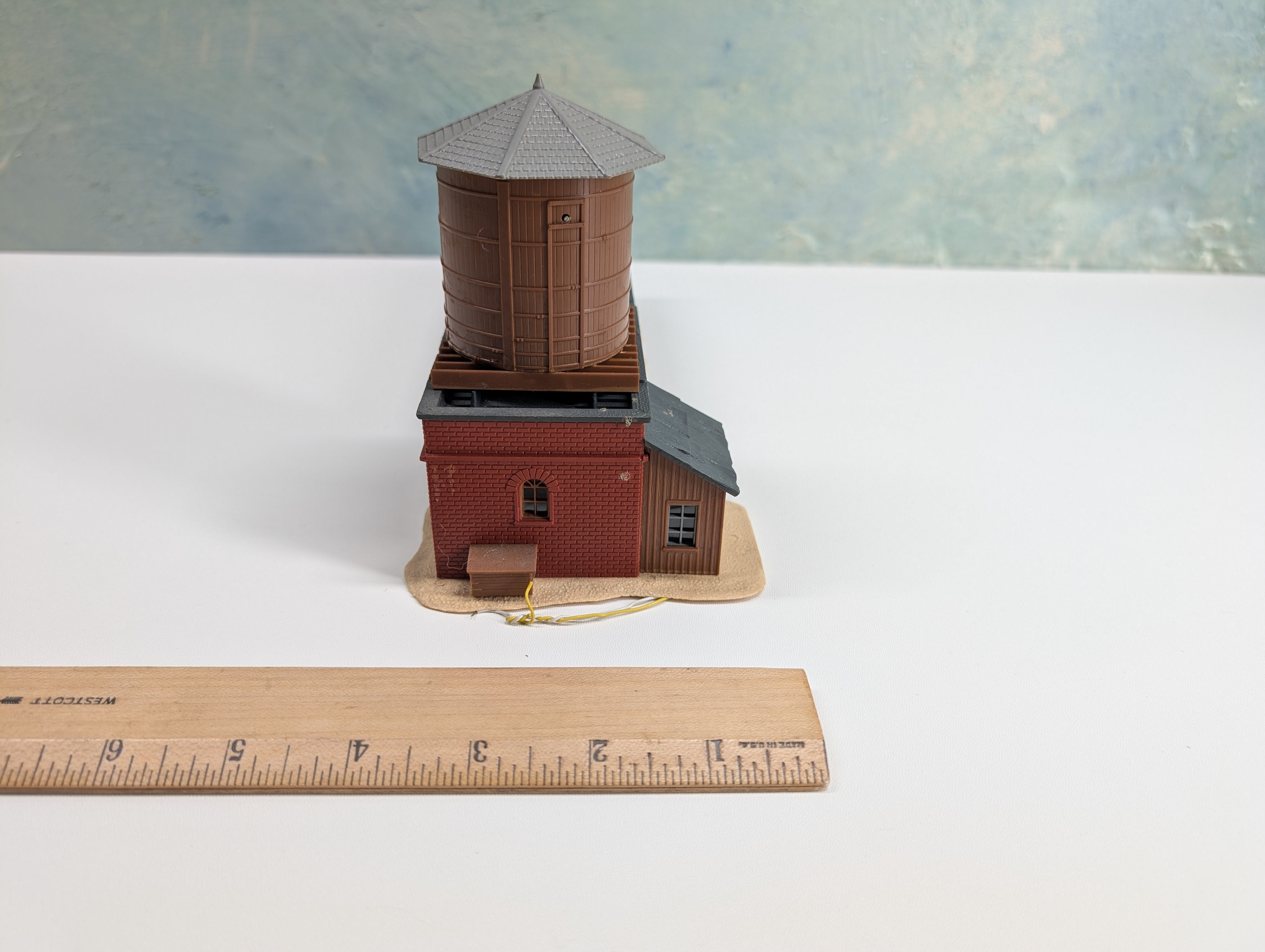 USED Pola HO Scale Sand House w/ Water Tower