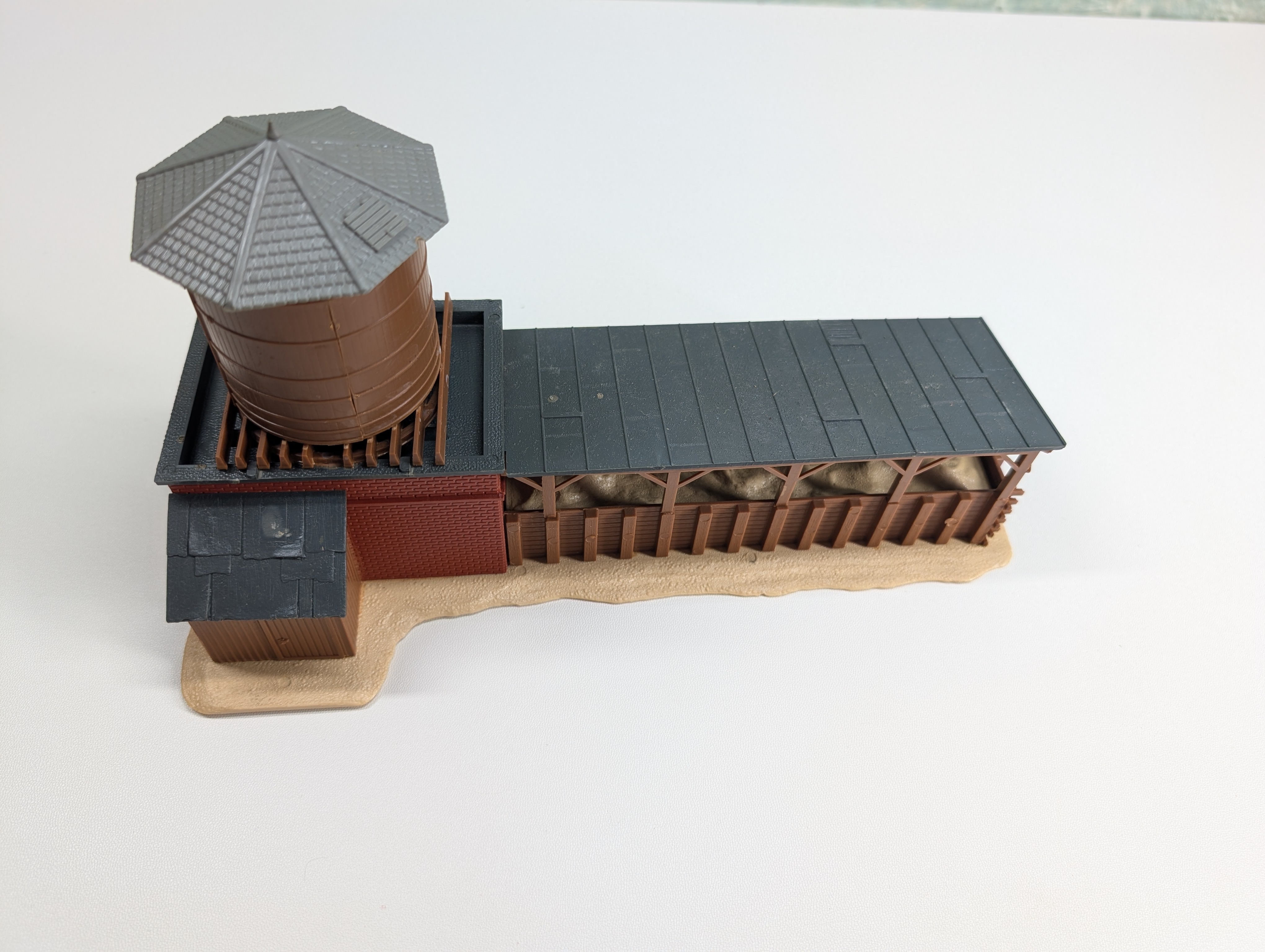 USED Pola HO Scale Sand House w/ Water Tower