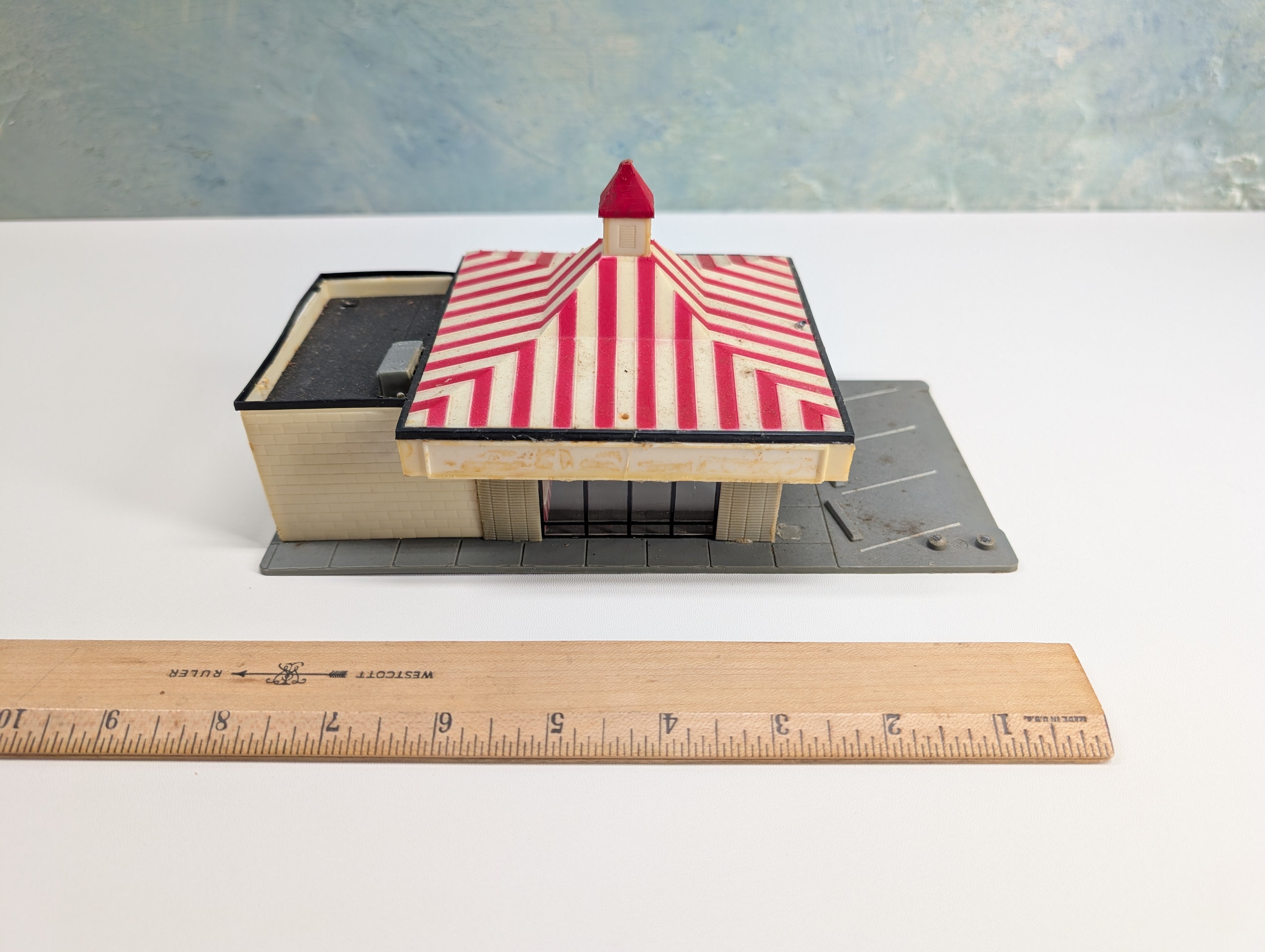 USED HO Scale KFC Restaurant