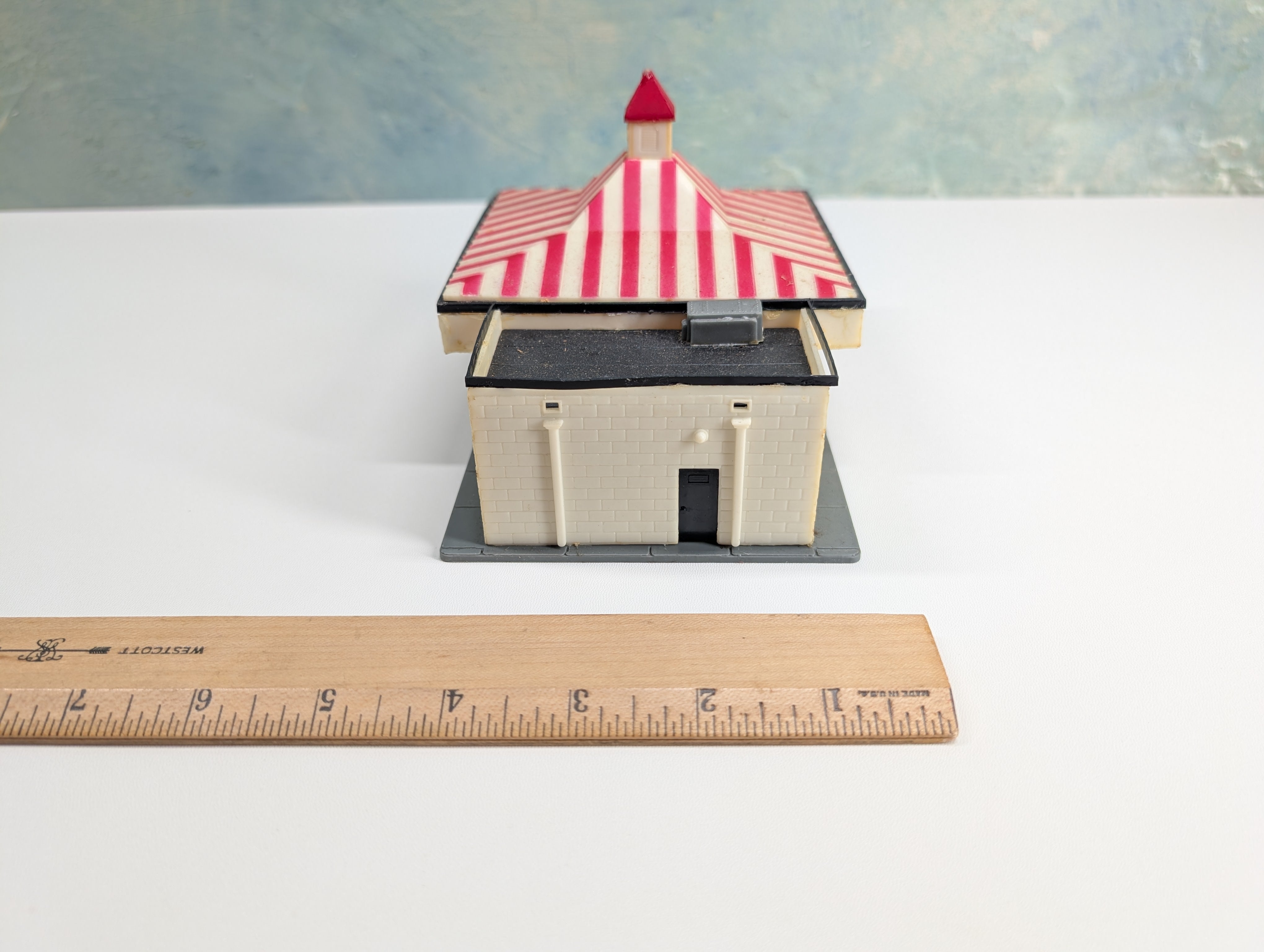 USED HO Scale KFC Restaurant