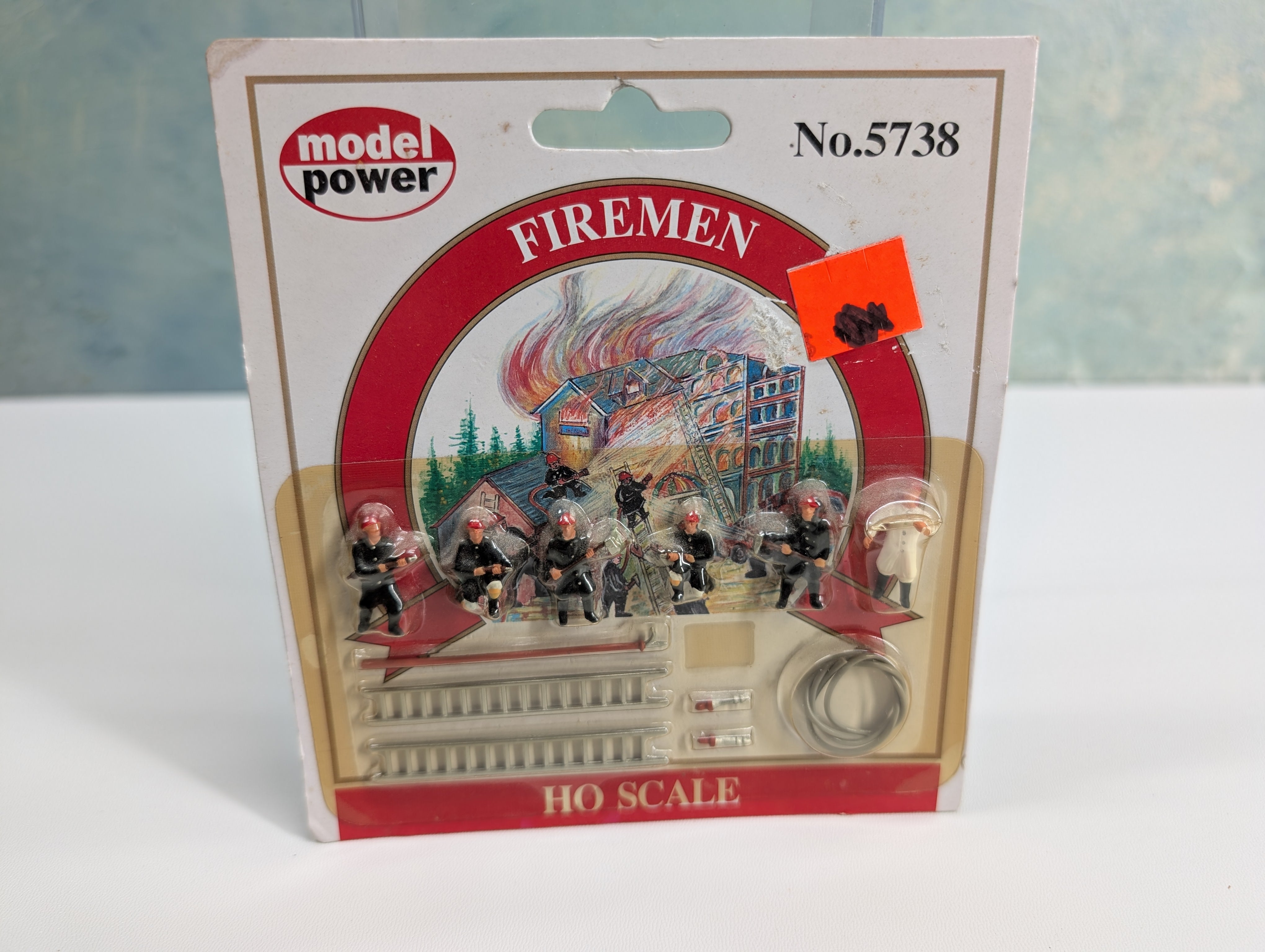 Model Power 5738 HO Scale Firemen w/ Accessories (12 pcs)