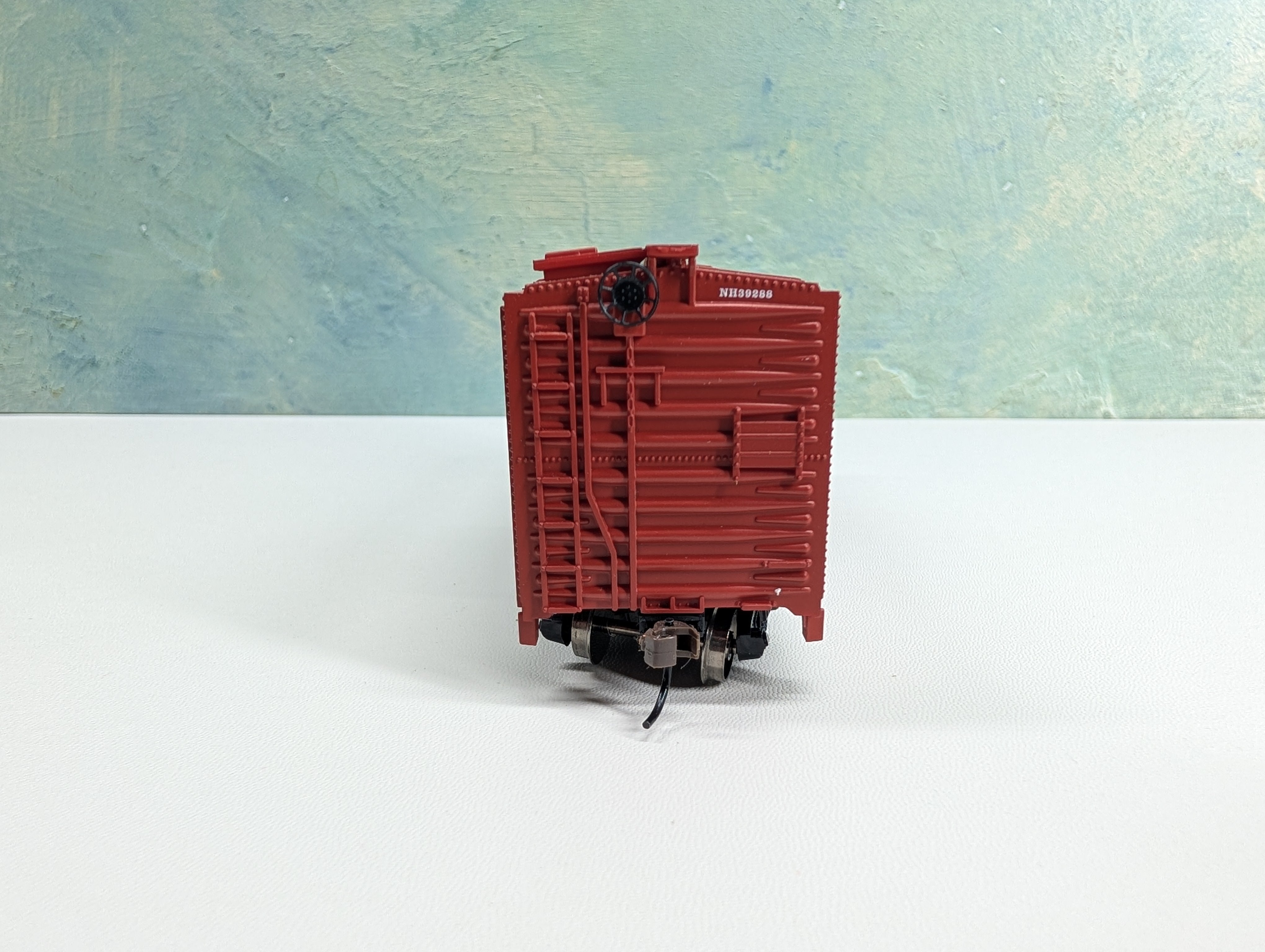 USED Bachmann HO Scale 40' Box Car New Haven NH #39288 Silver Series
