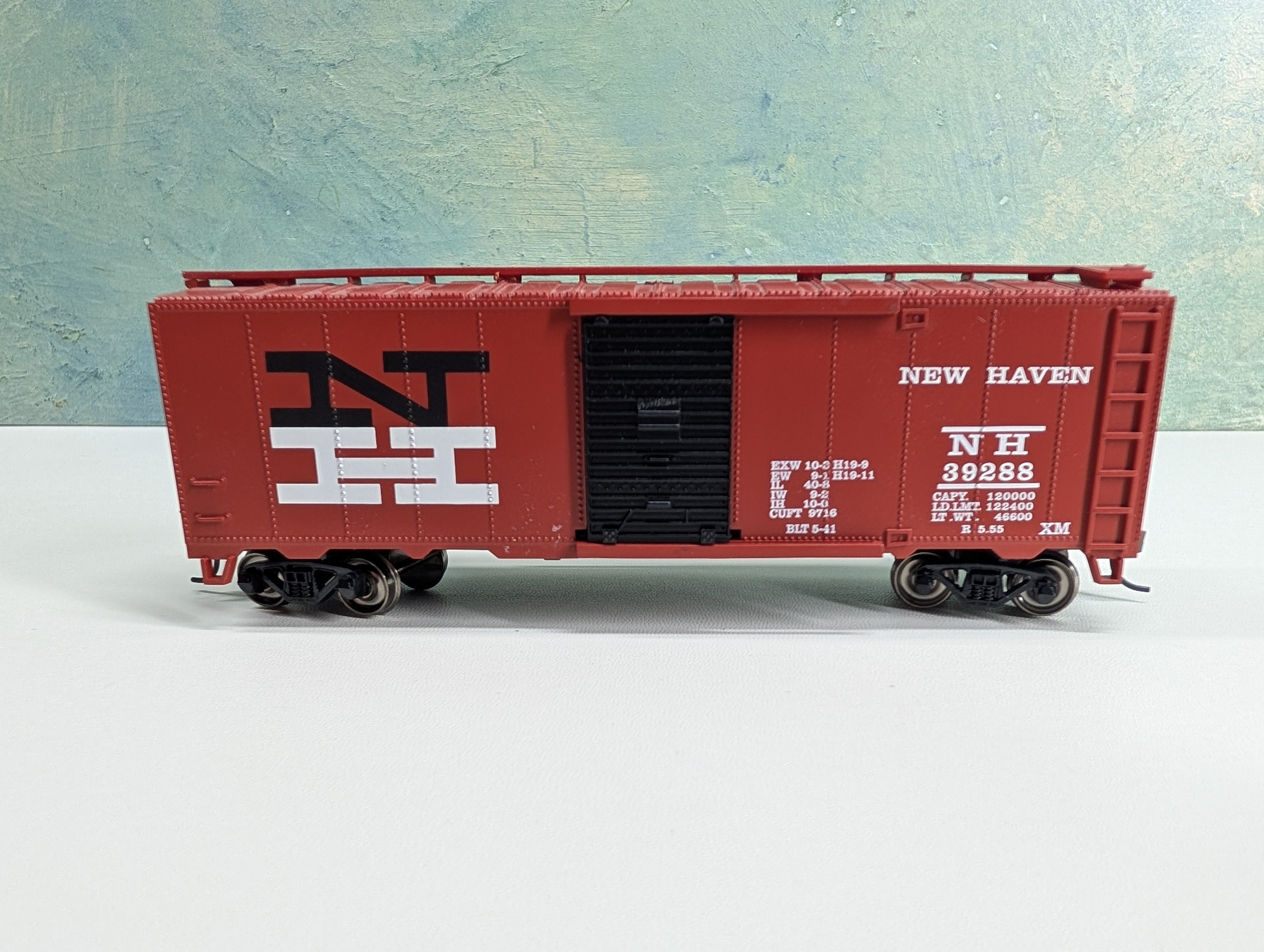 USED Bachmann HO Scale 40' Box Car New Haven NH #39288 Silver Series