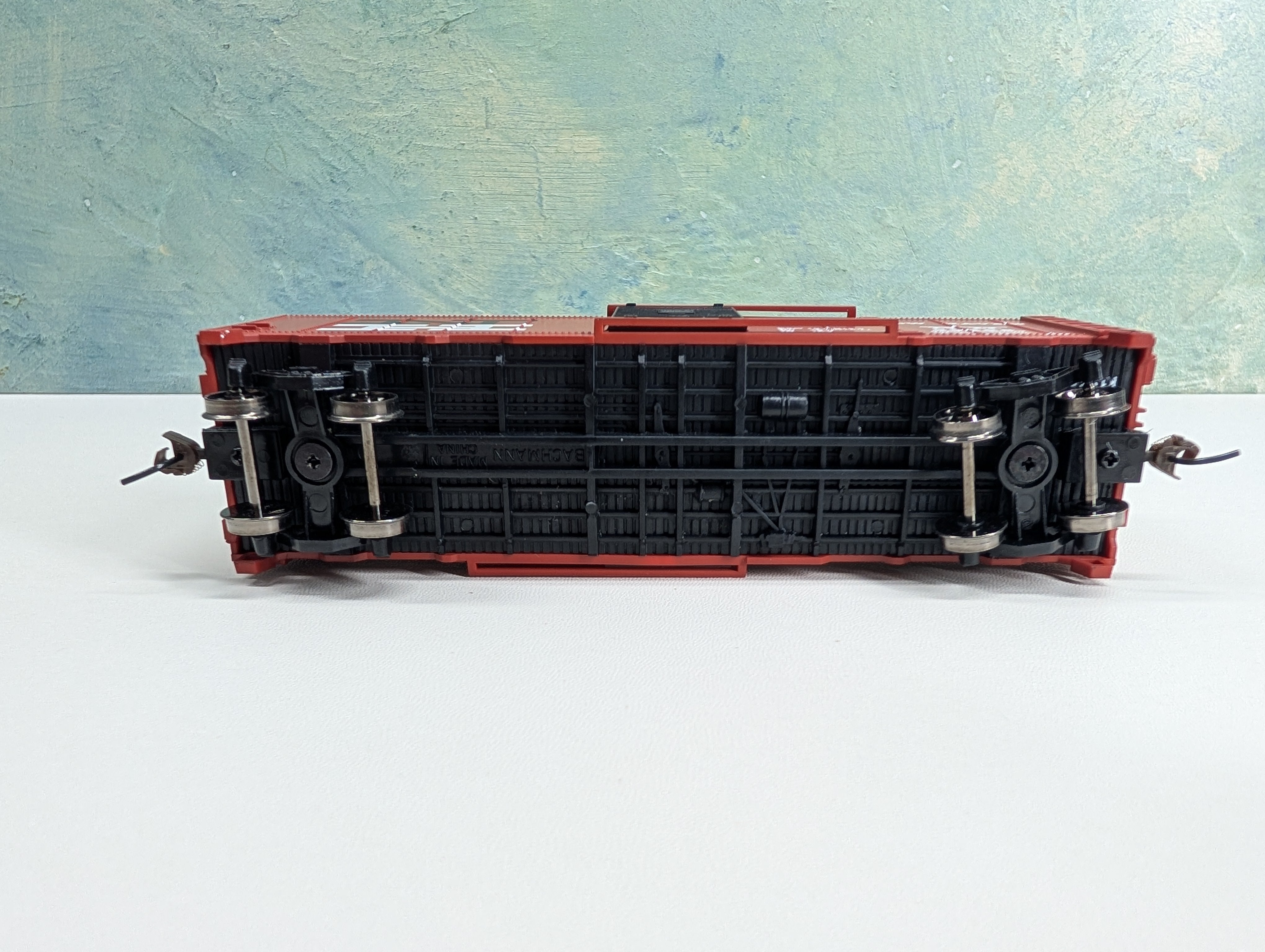 USED Bachmann HO Scale 40' Box Car New Haven NH #39288 Silver Series