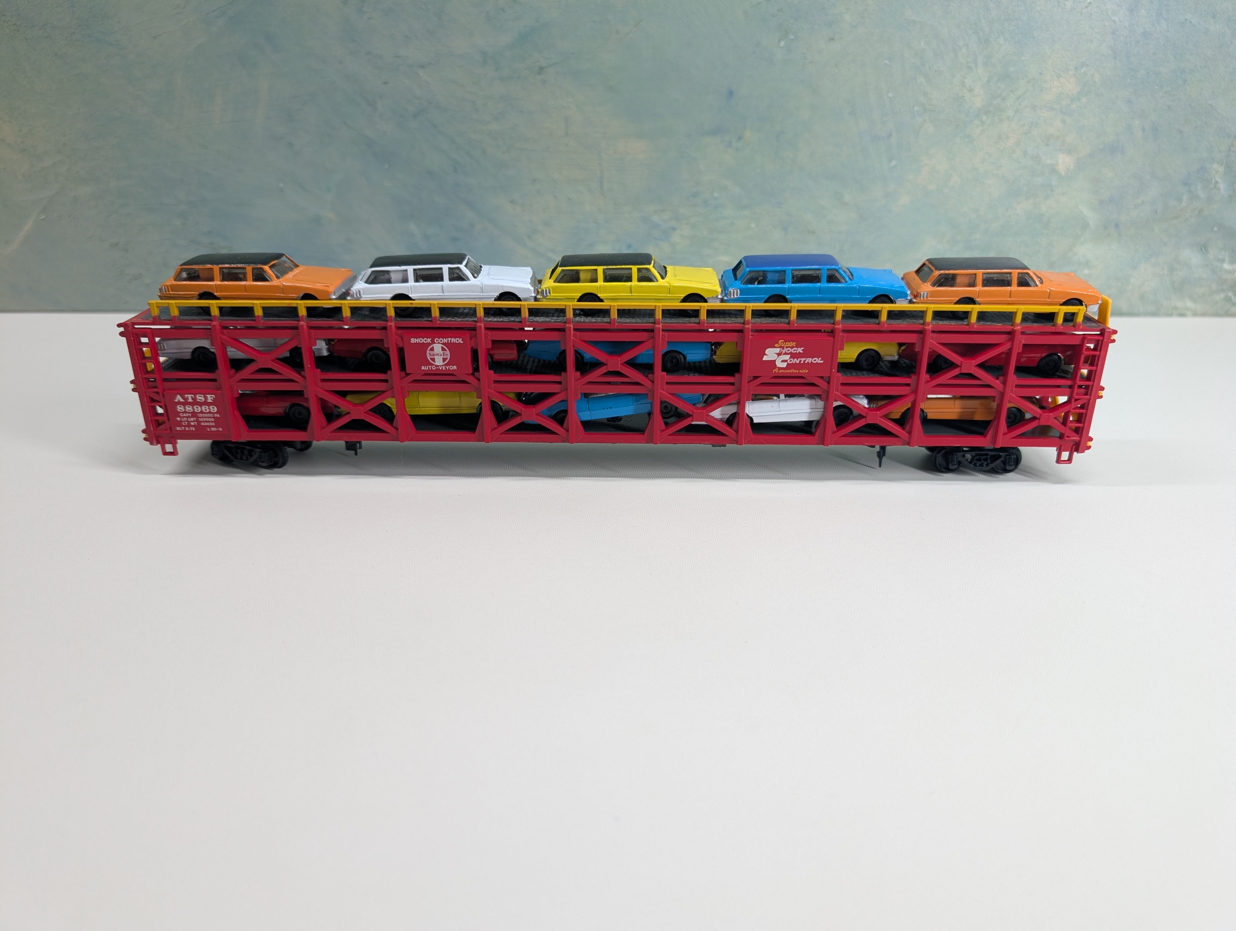 USED Bachmann #46-1200-02 HO Scale Tri-Level Car Transporter w/ 15 Vehicles Santa Fe ATSF #88969