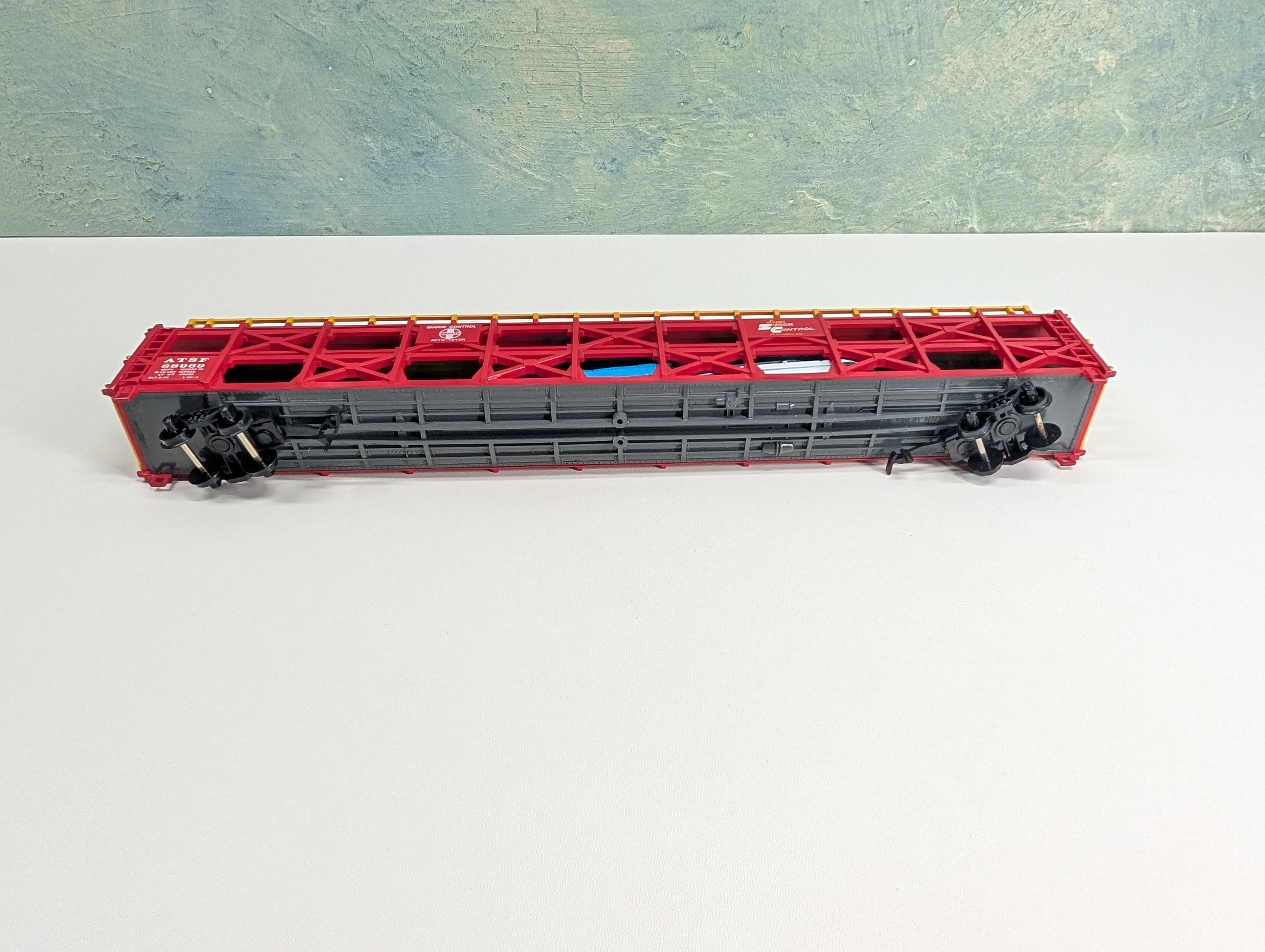USED Bachmann #46-1200-02 HO Scale Tri-Level Car Transporter w/ 15 Vehicles Santa Fe ATSF #88969