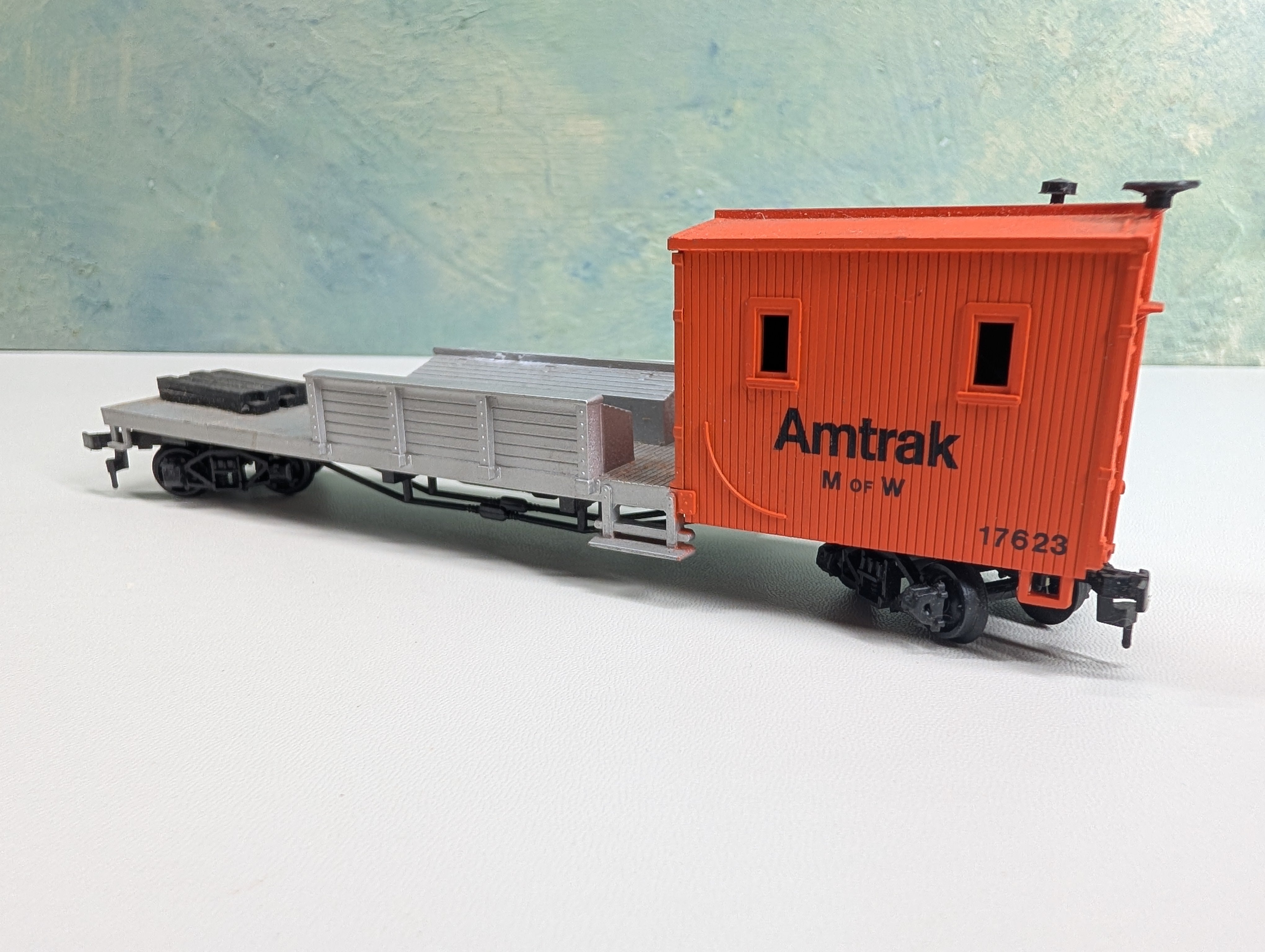 USED Bachmann HO Scale MOW Boom Tender Amtrak #17623