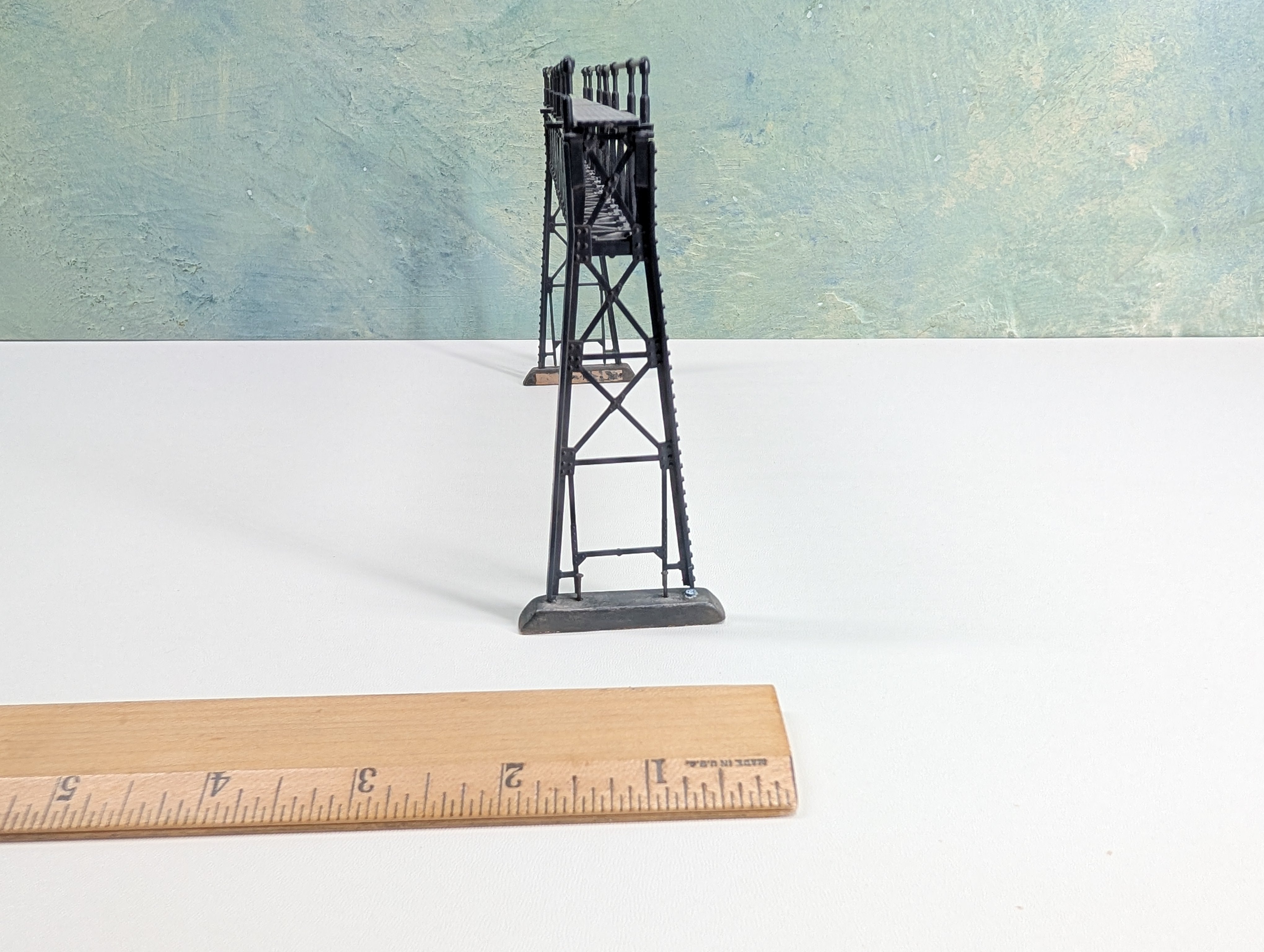USED HO Scale Double Signal Tower