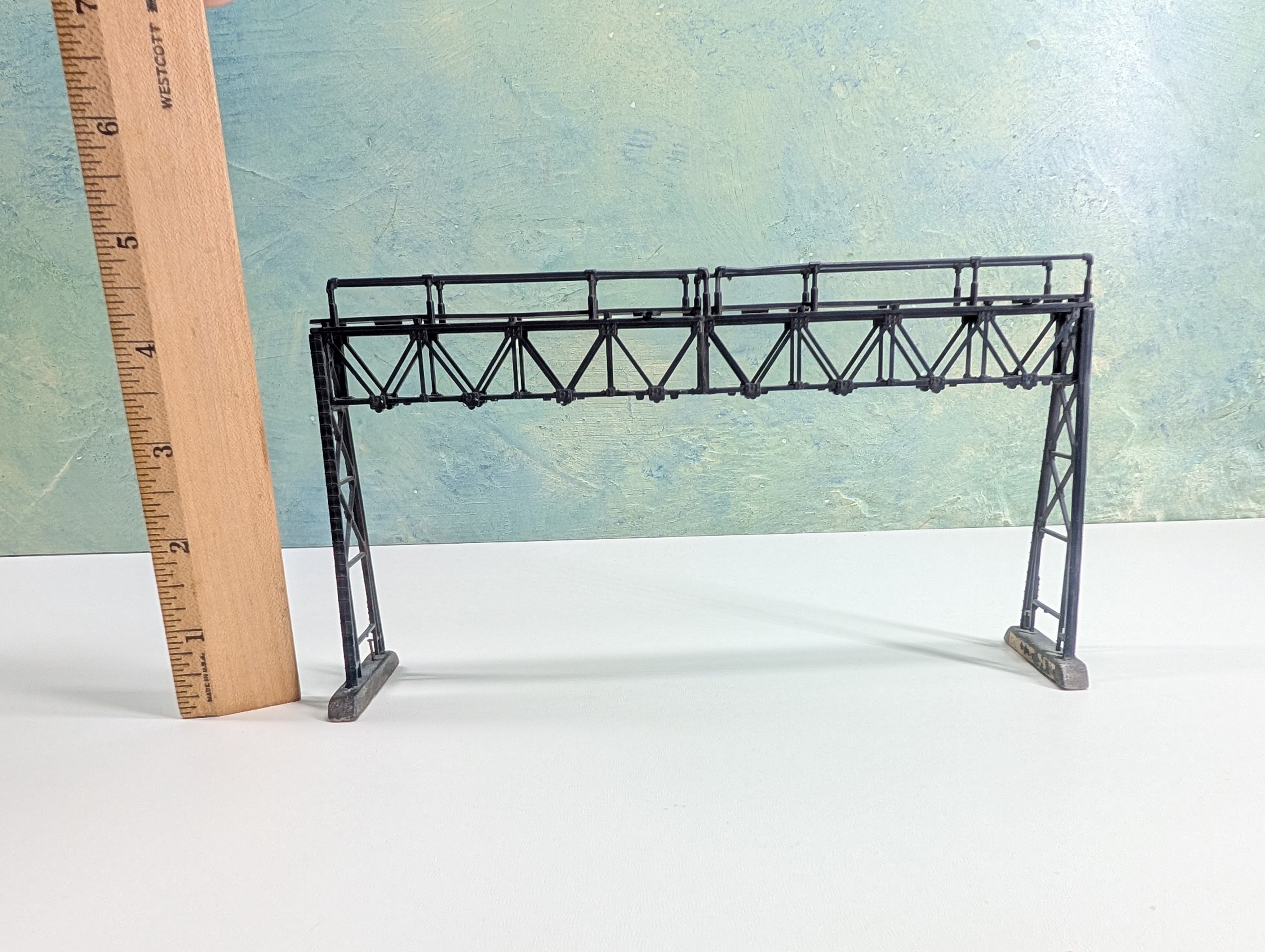 USED HO Scale Double Signal Tower