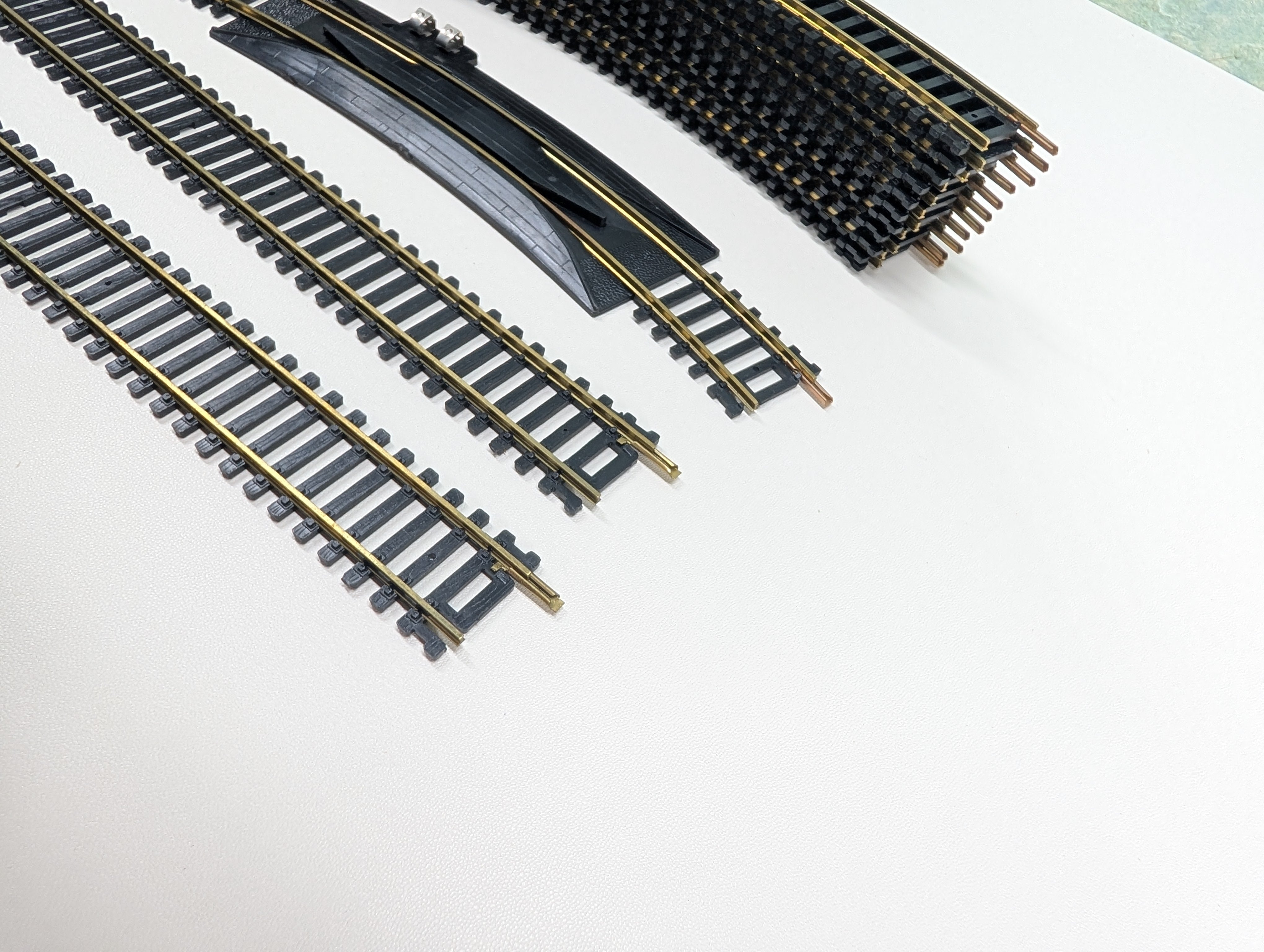 USED Model Power HO Scale Oval Set of Code 100 Brass Track (14 pcs)