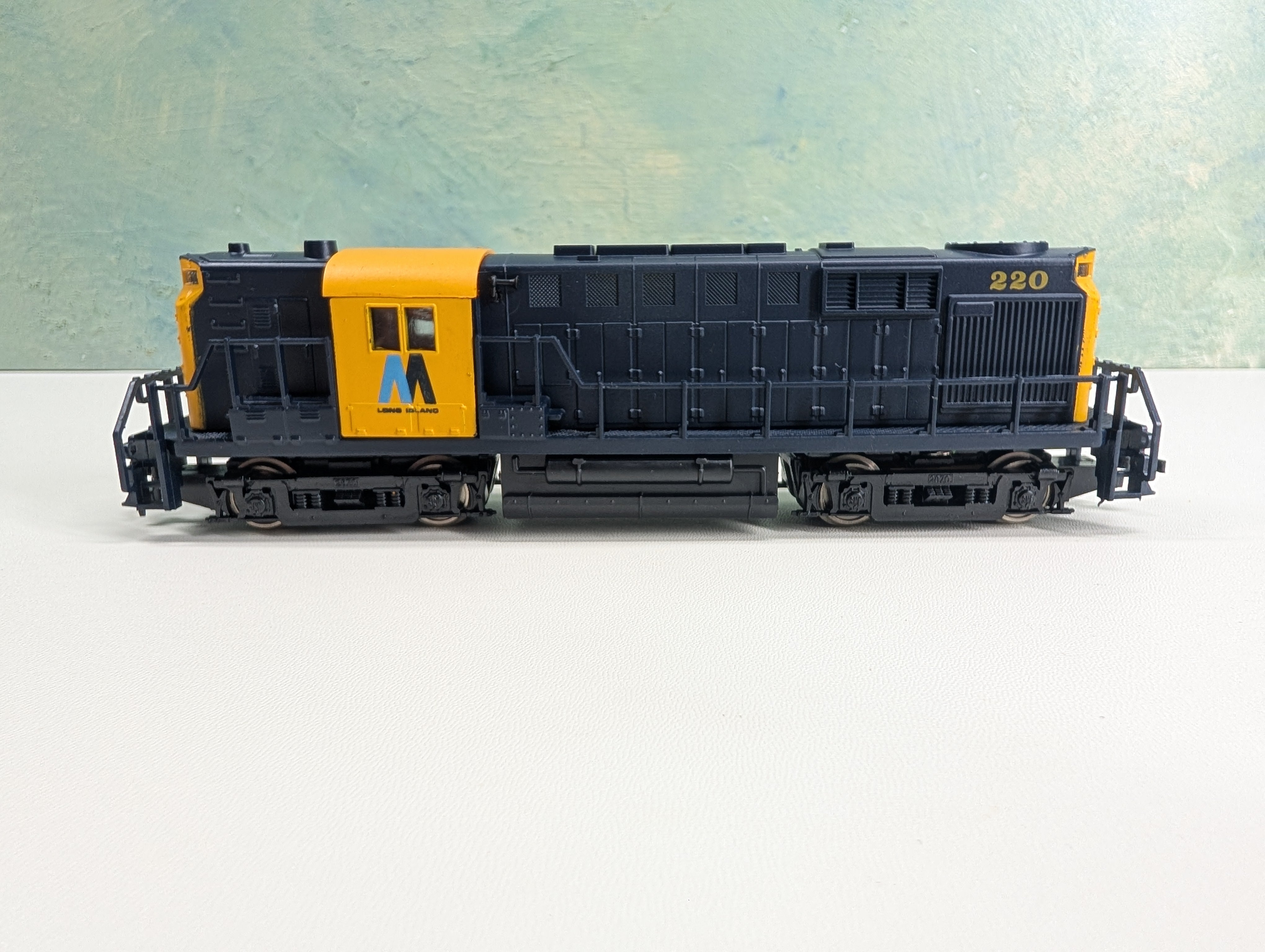 USED Model Power 6696 HO Scale Alco RS-11 Diesel Locomotive Long Island #220 Tested! RARE DC