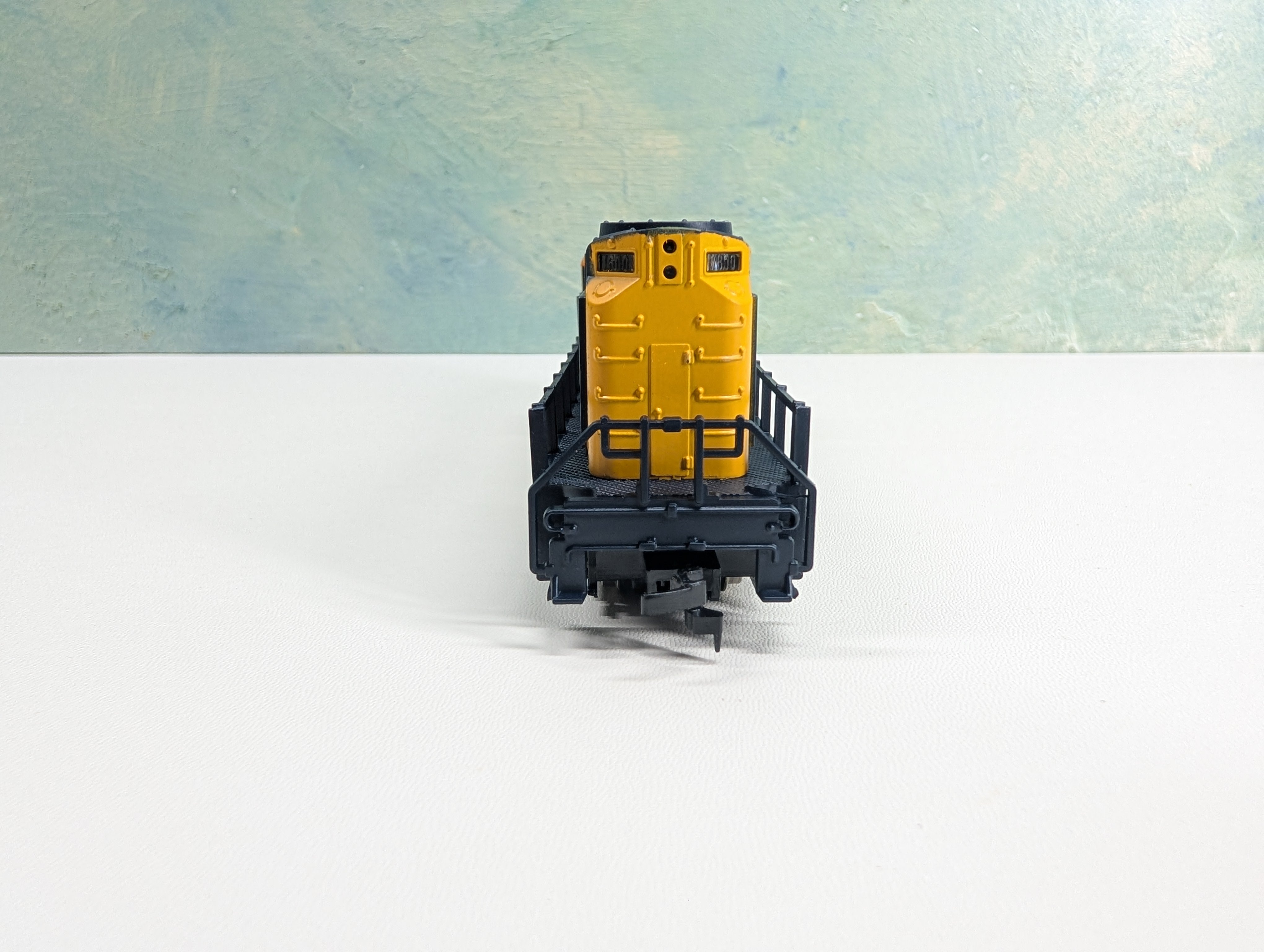 USED Model Power 6696 HO Scale Alco RS-11 Diesel Locomotive Long Island #220 Tested! RARE DC