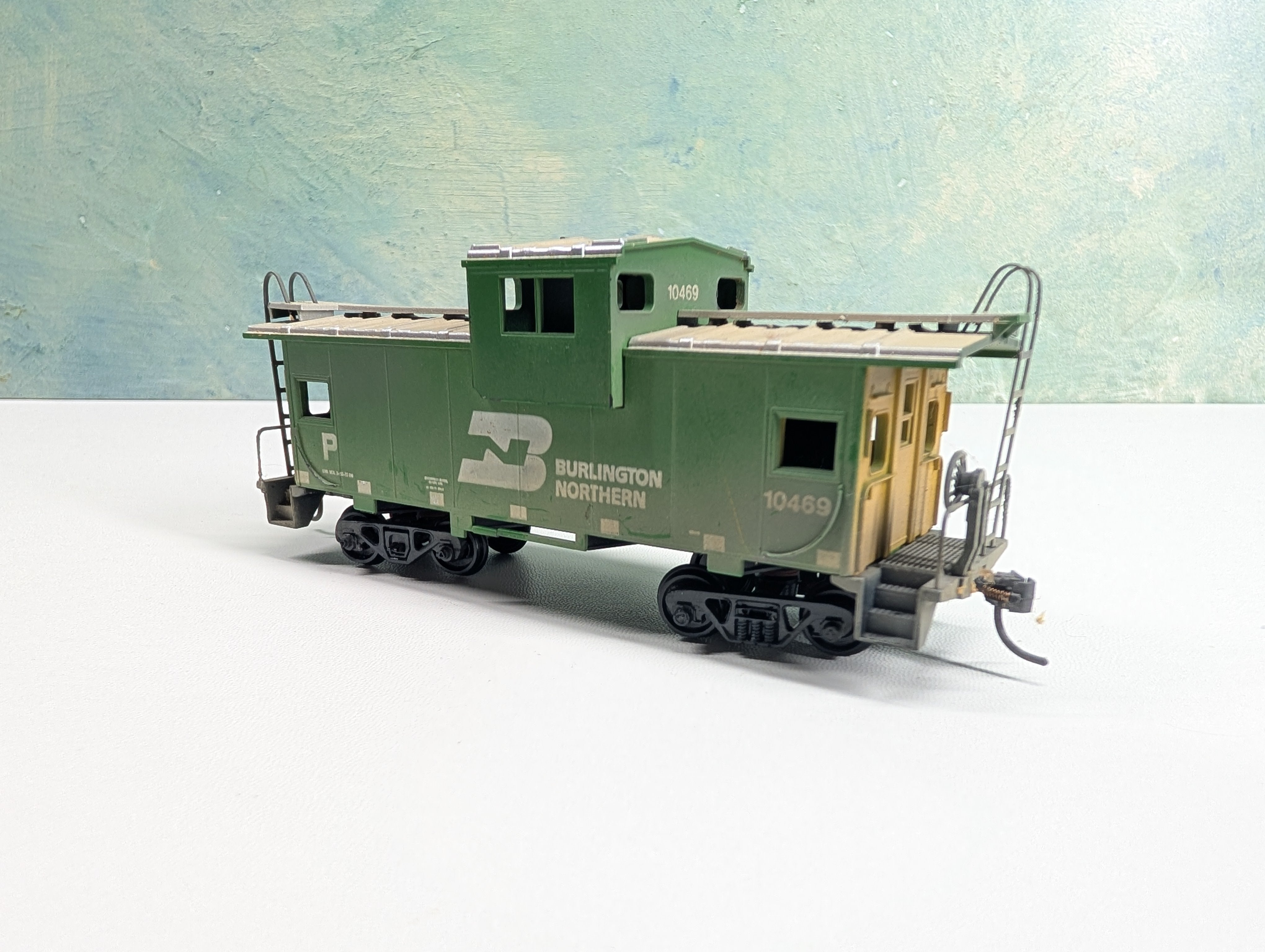 USED Athearn HO Scale Weathered Caboose Burlington Northern BN #10469