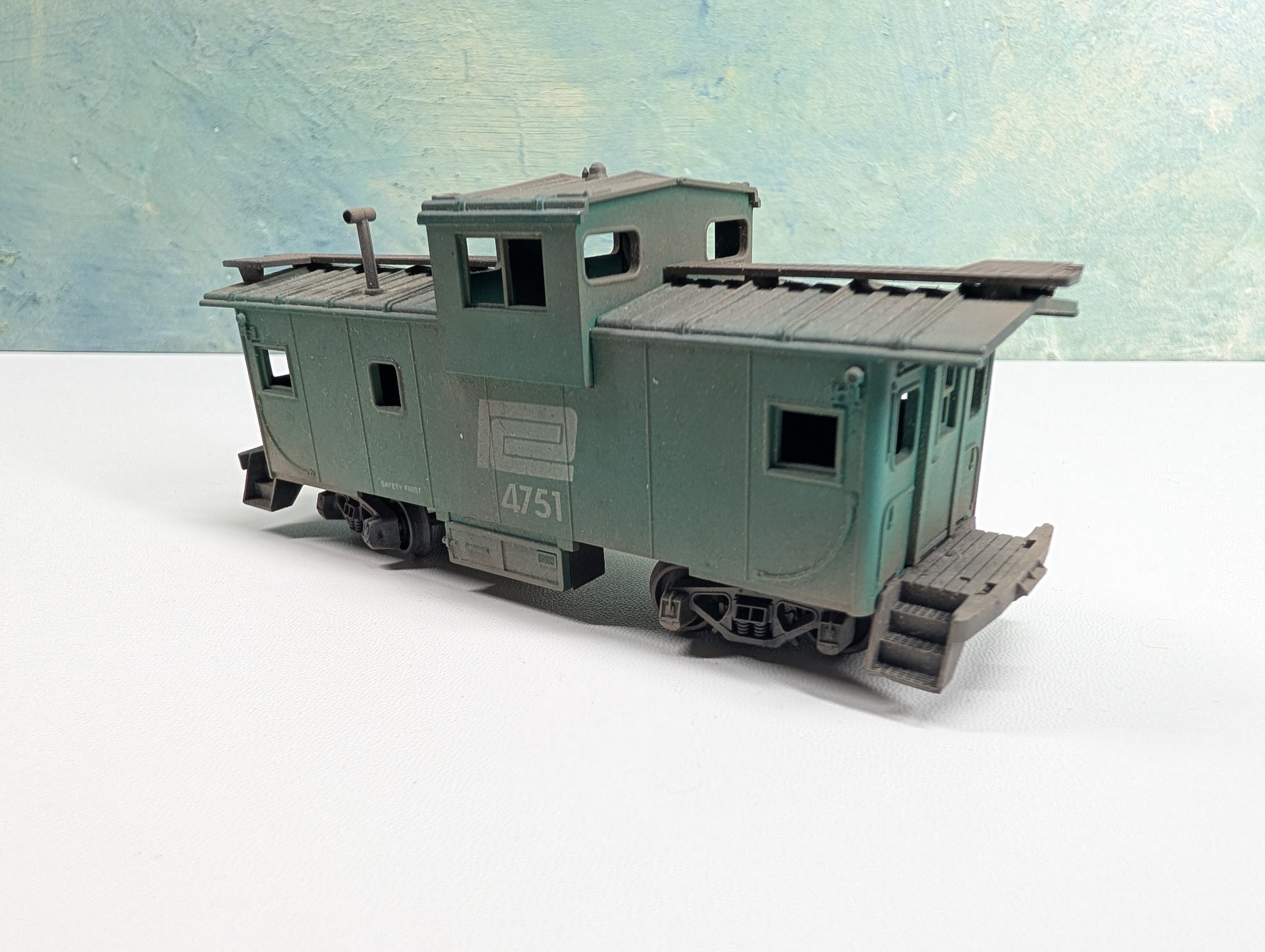USED HO Scale Weathered Caboose Penn Central PC #4751