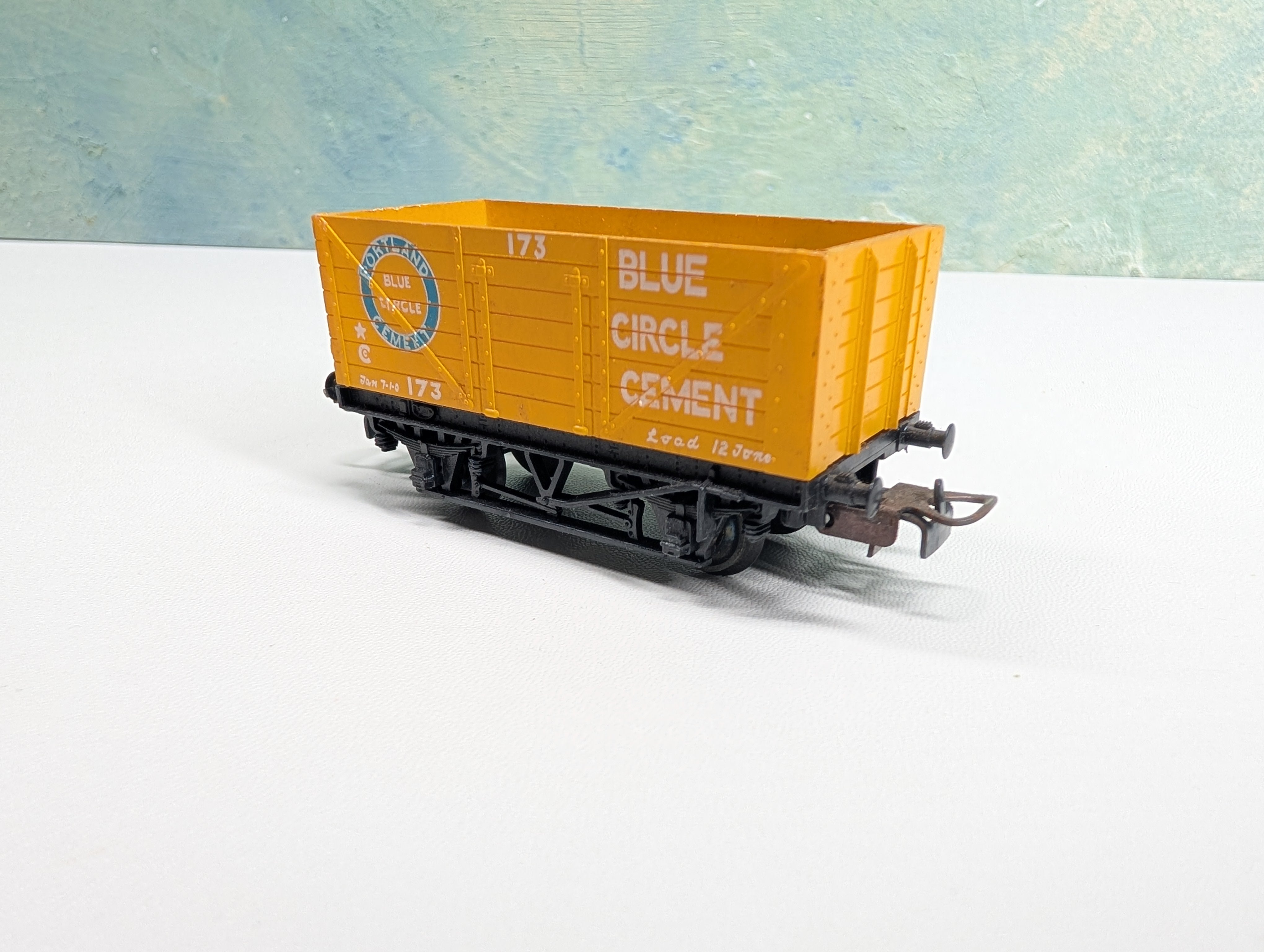 USED Liliput HO Scale Wooden Billboad Wagon Blue Circle Cement #173