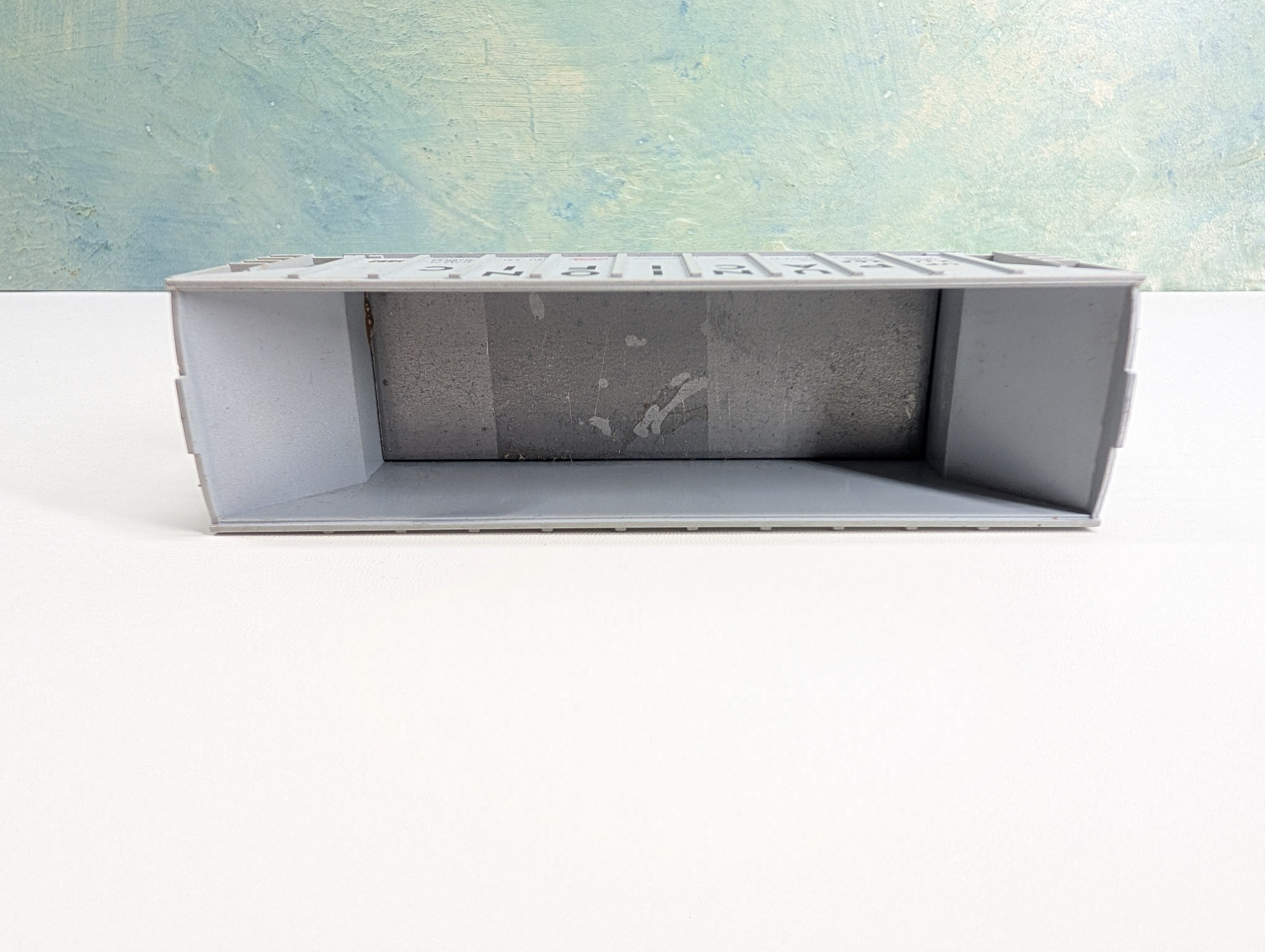 USED HO Scale Covered Hopper (no roof) Union Pacific UP #218268 Metal Wheels
