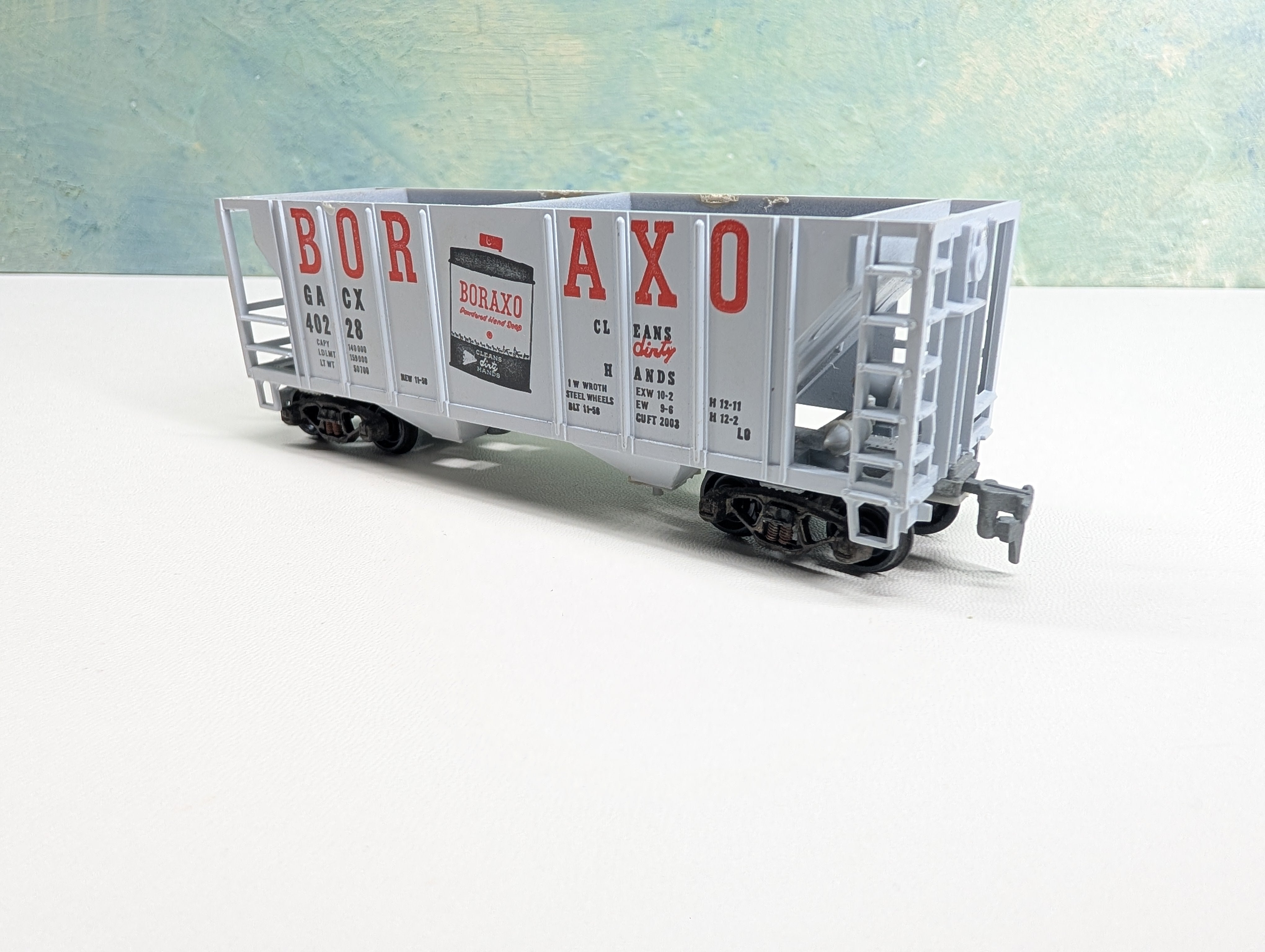 USED Roundhouse HO Scale Covered Hopper (no roof) Boraxo GACX #40228