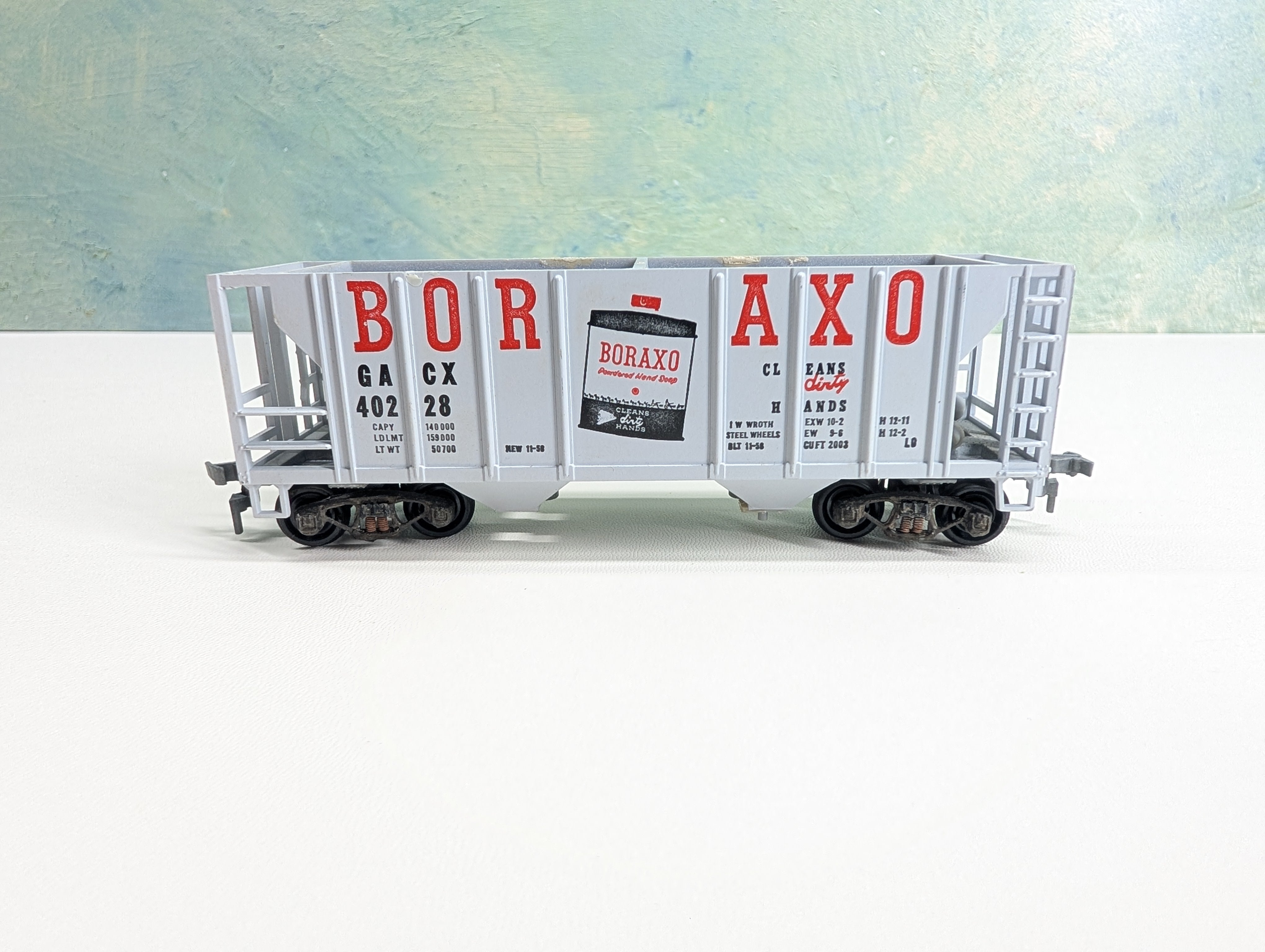 USED Roundhouse HO Scale Covered Hopper (no roof) Boraxo GACX #40228