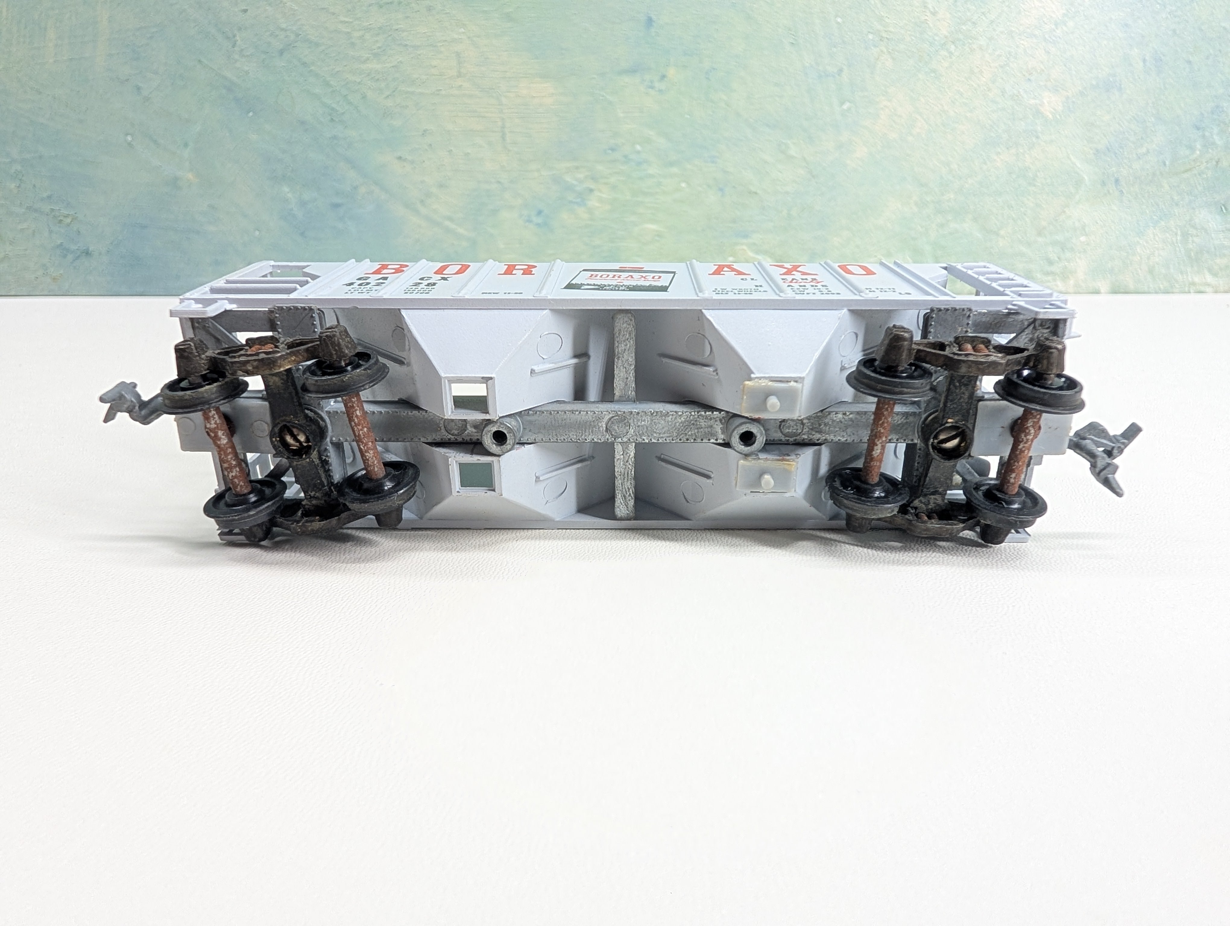 USED Roundhouse HO Scale Covered Hopper (no roof) Boraxo GACX #40228