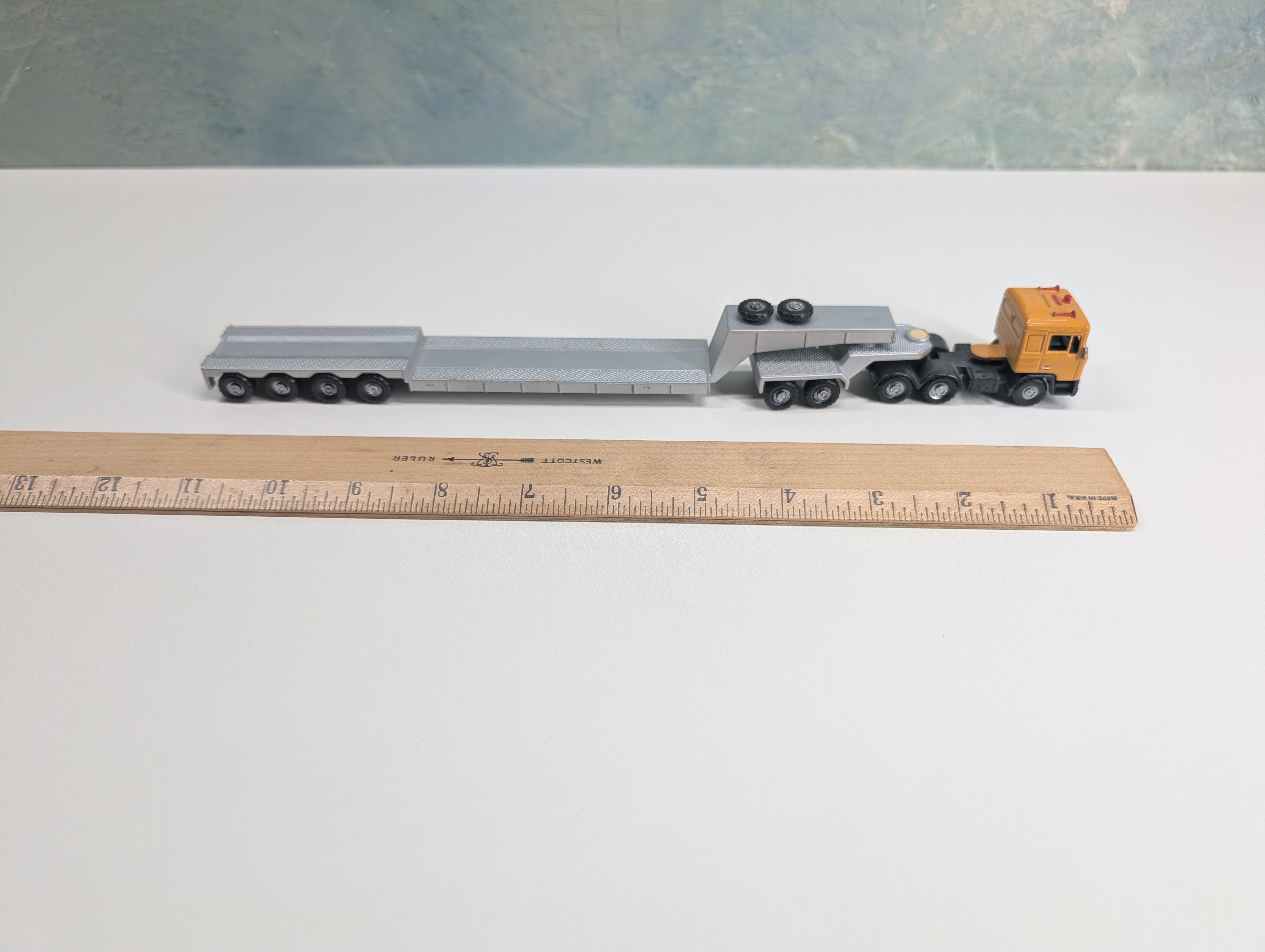 USED HO Scale Yellow Truck w/ Depressed Flatbed