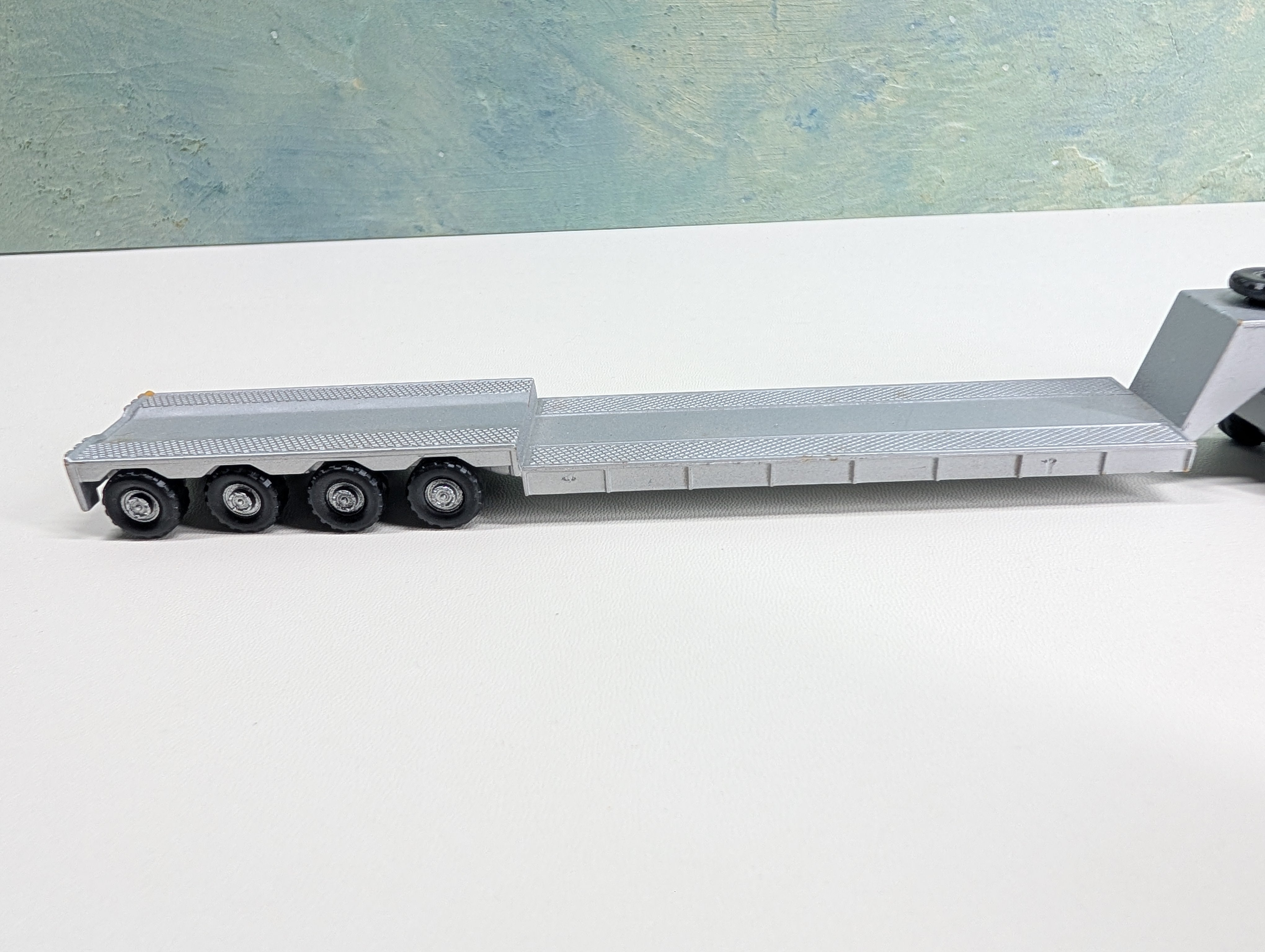 USED HO Scale Yellow Truck w/ Depressed Flatbed