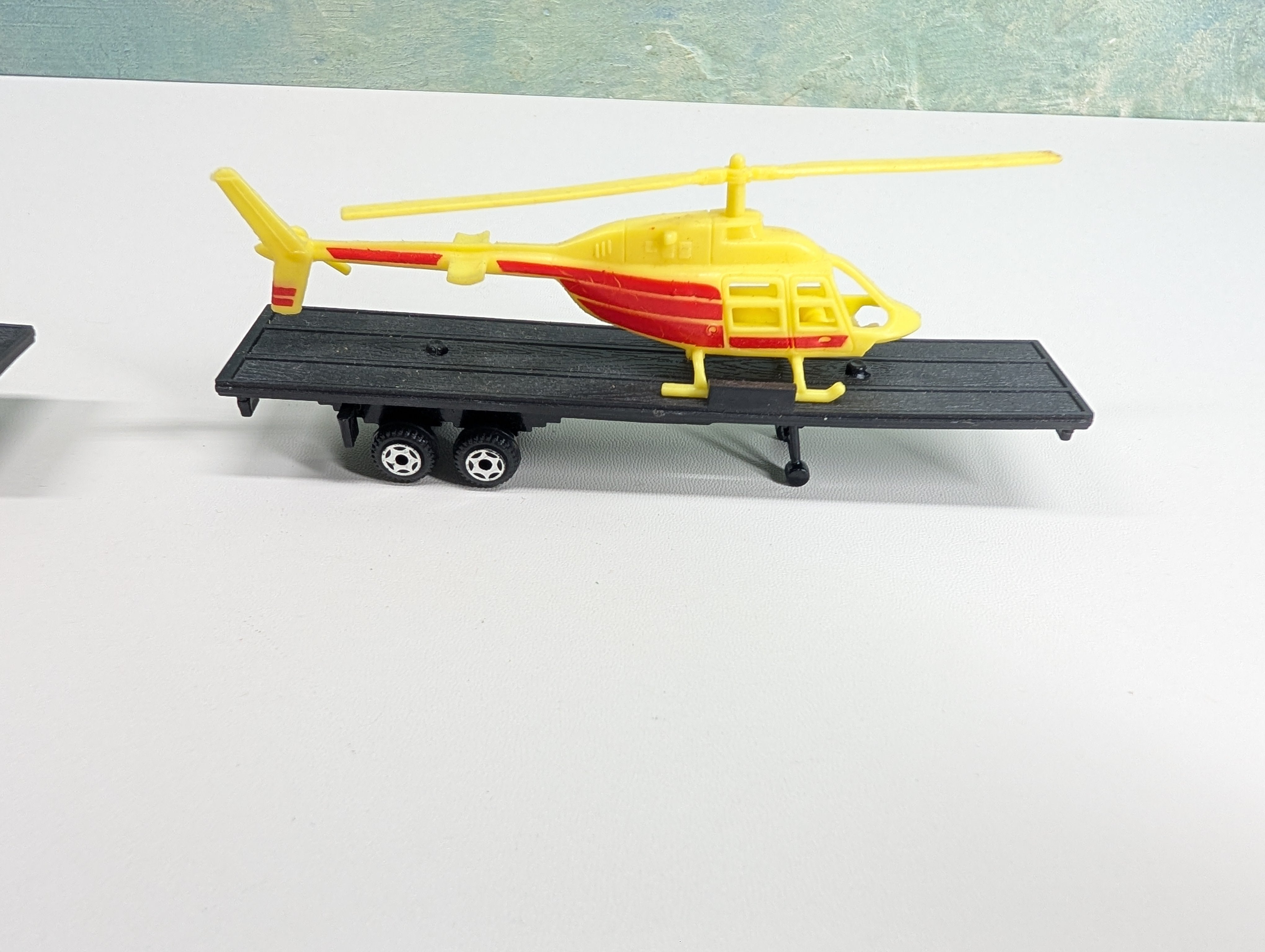 USED HO Scale Pair of Flatbed Trailers w/ Helicopter Loads