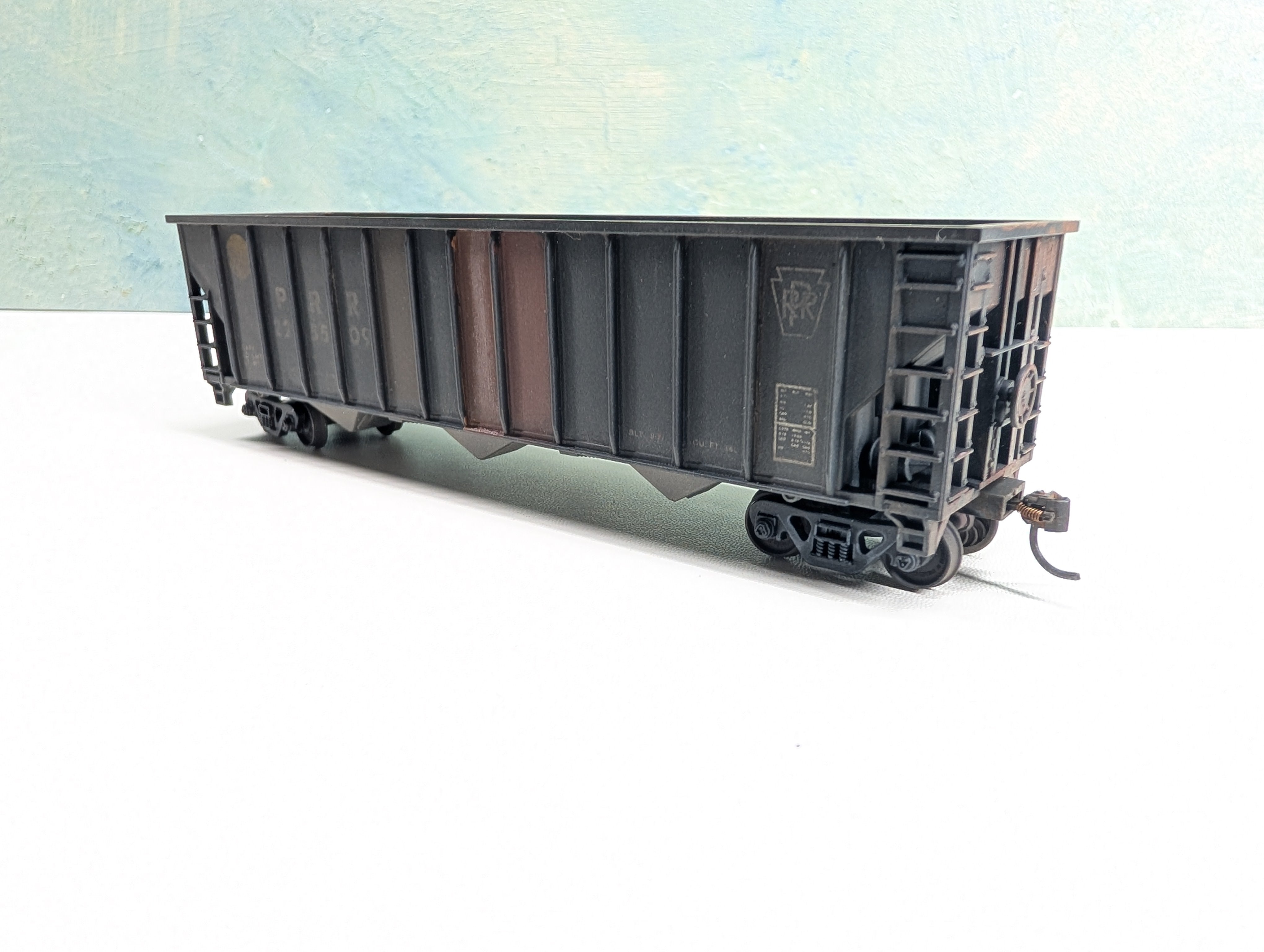 USED HO Scale 100 Ton Hopper Pennsylvania PRR #225509 Weathered