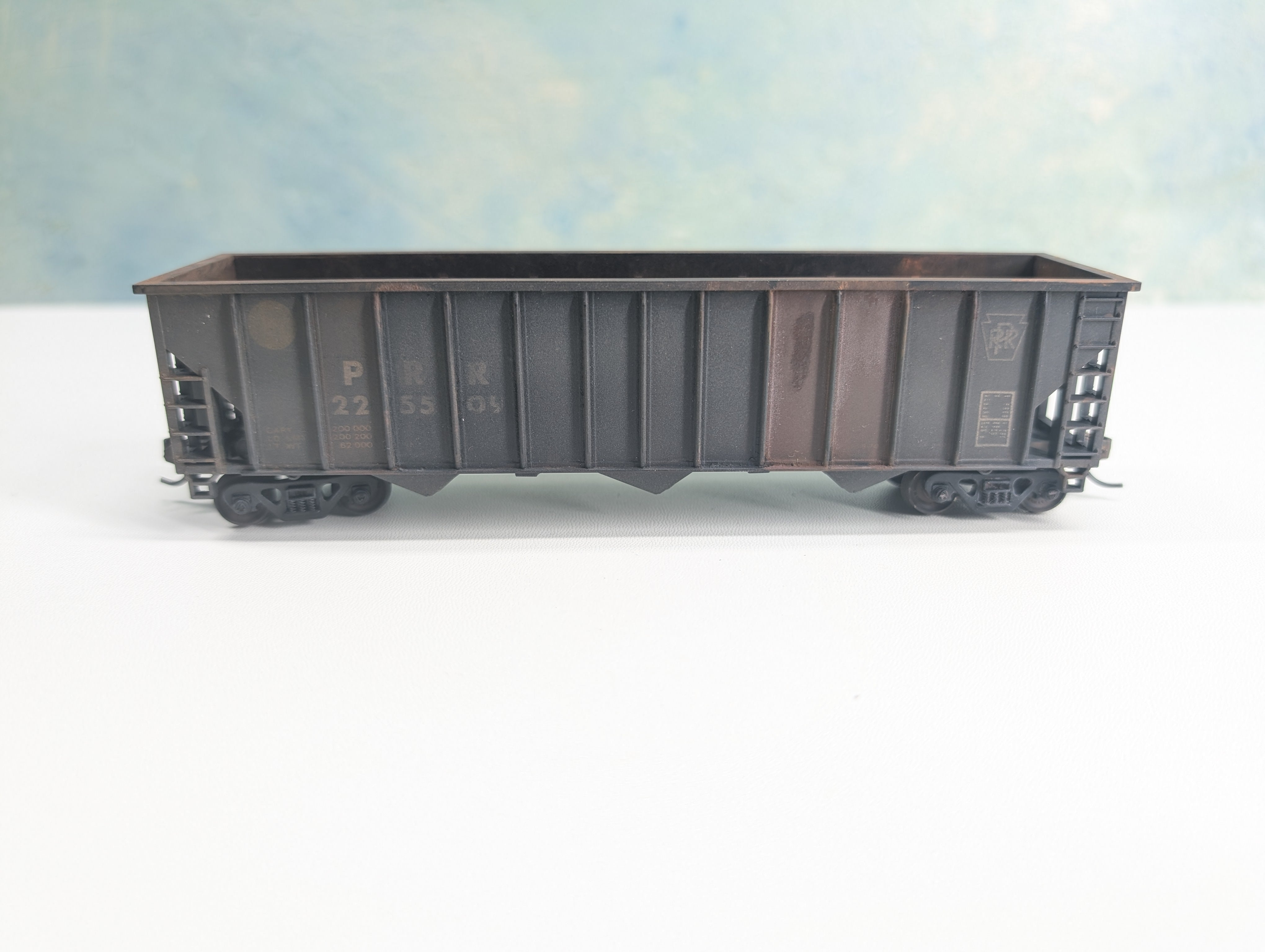 USED HO Scale 100 Ton Hopper Pennsylvania PRR #225509 Weathered
