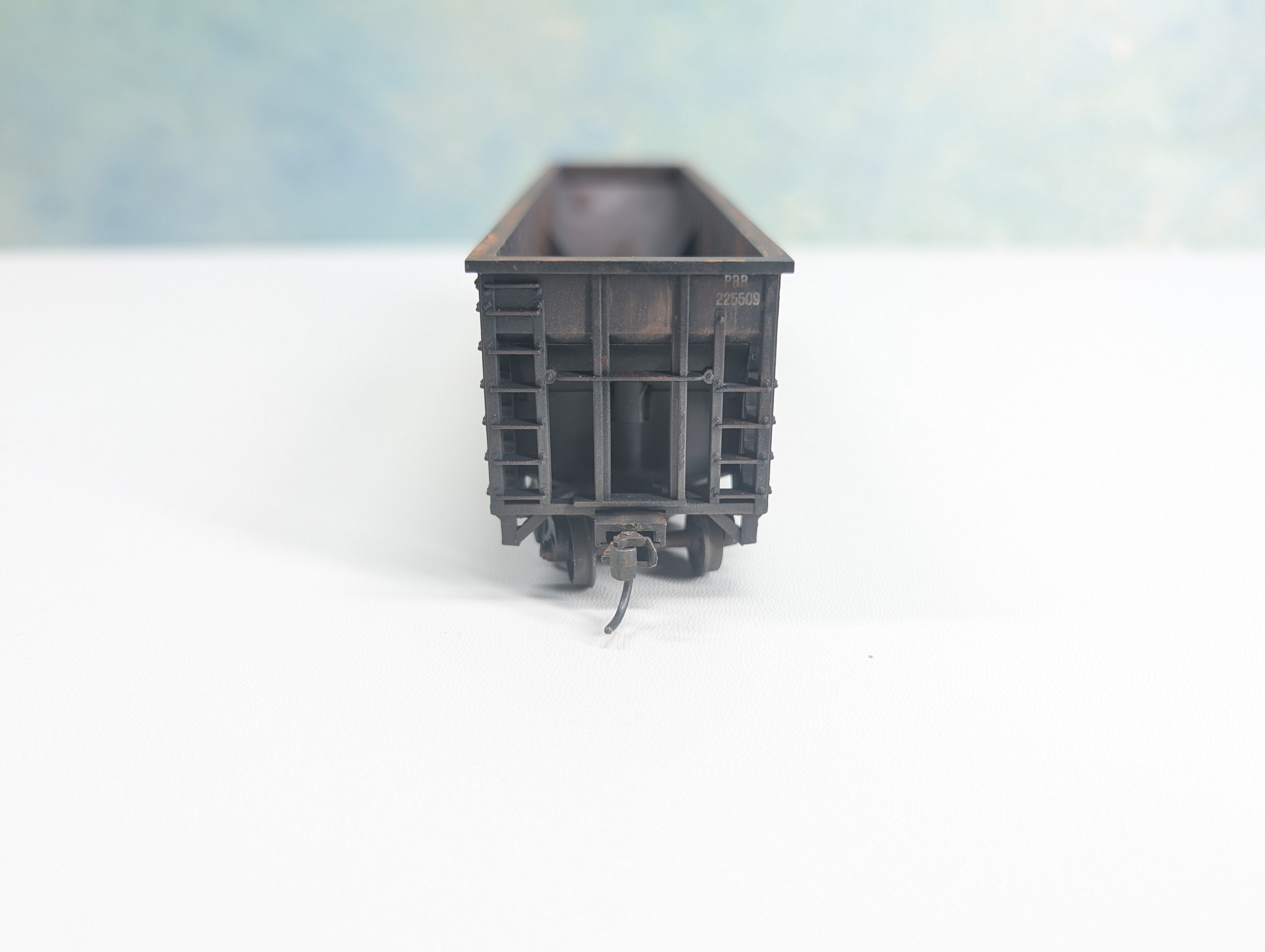 USED HO Scale 100 Ton Hopper Pennsylvania PRR #225509 Weathered
