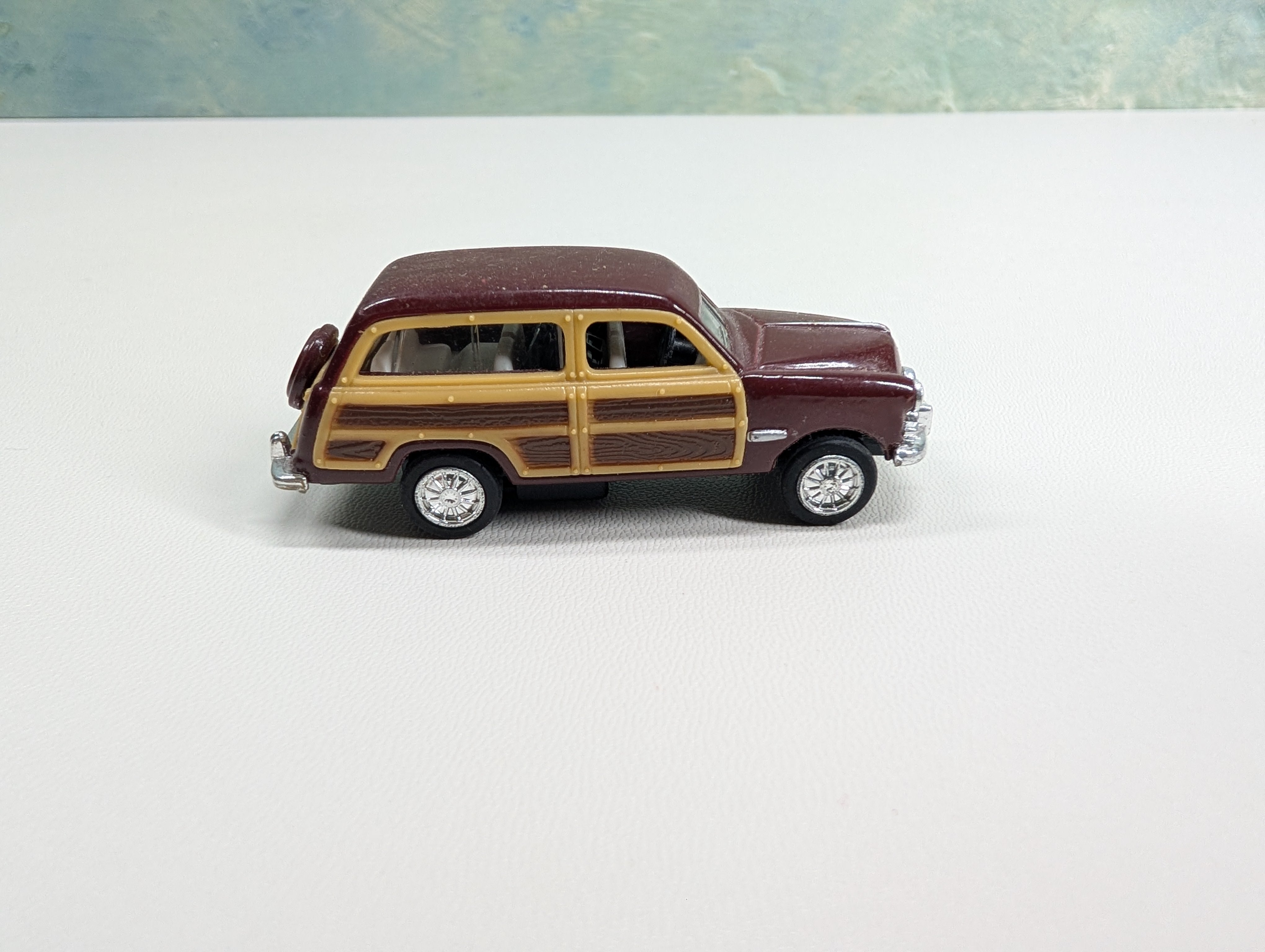 USED Kinsmart 1949 Ford Woody Wagon, Burgundy 1/82 Scale