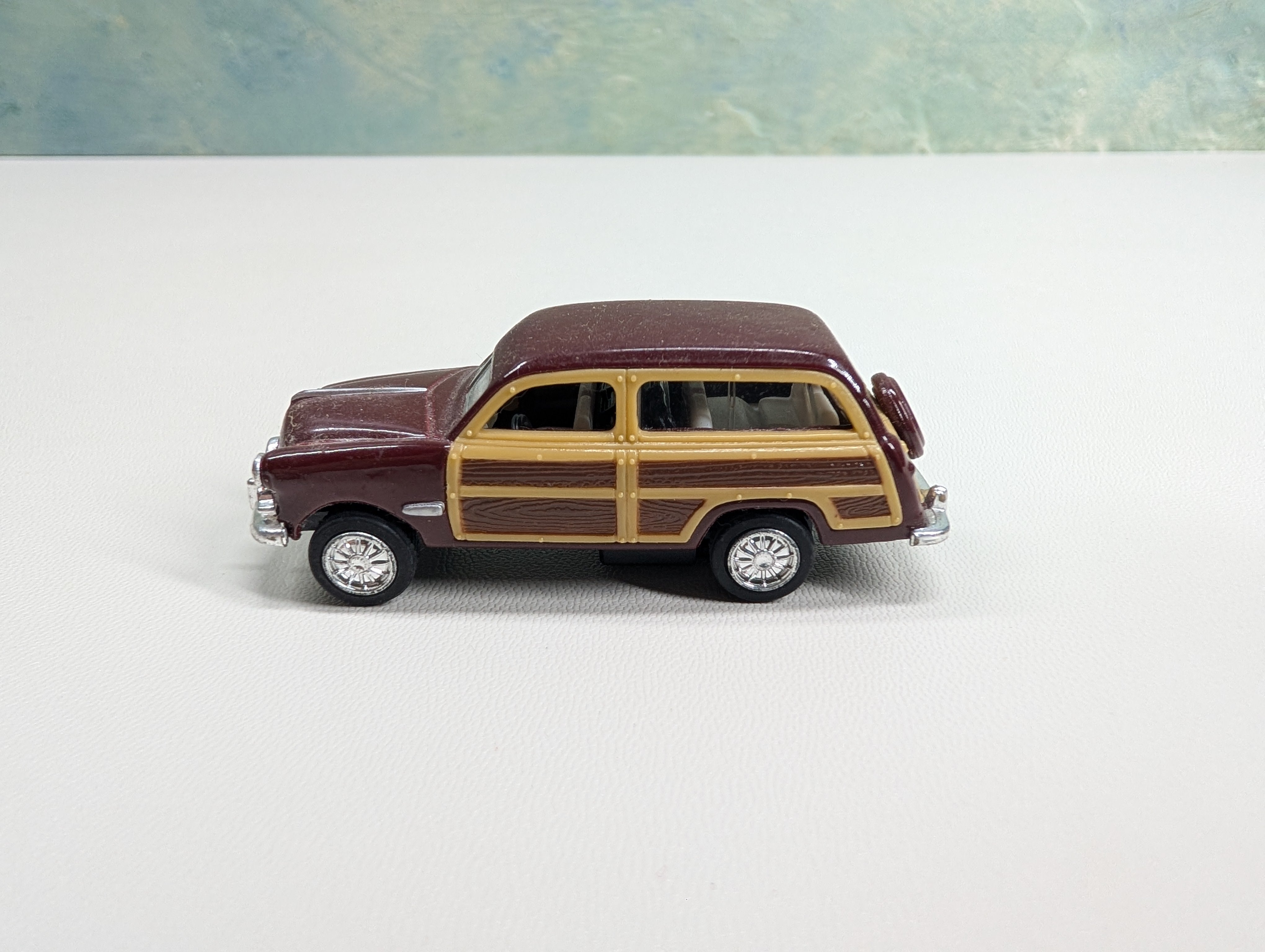USED Kinsmart 1949 Ford Woody Wagon, Burgundy 1/82 Scale