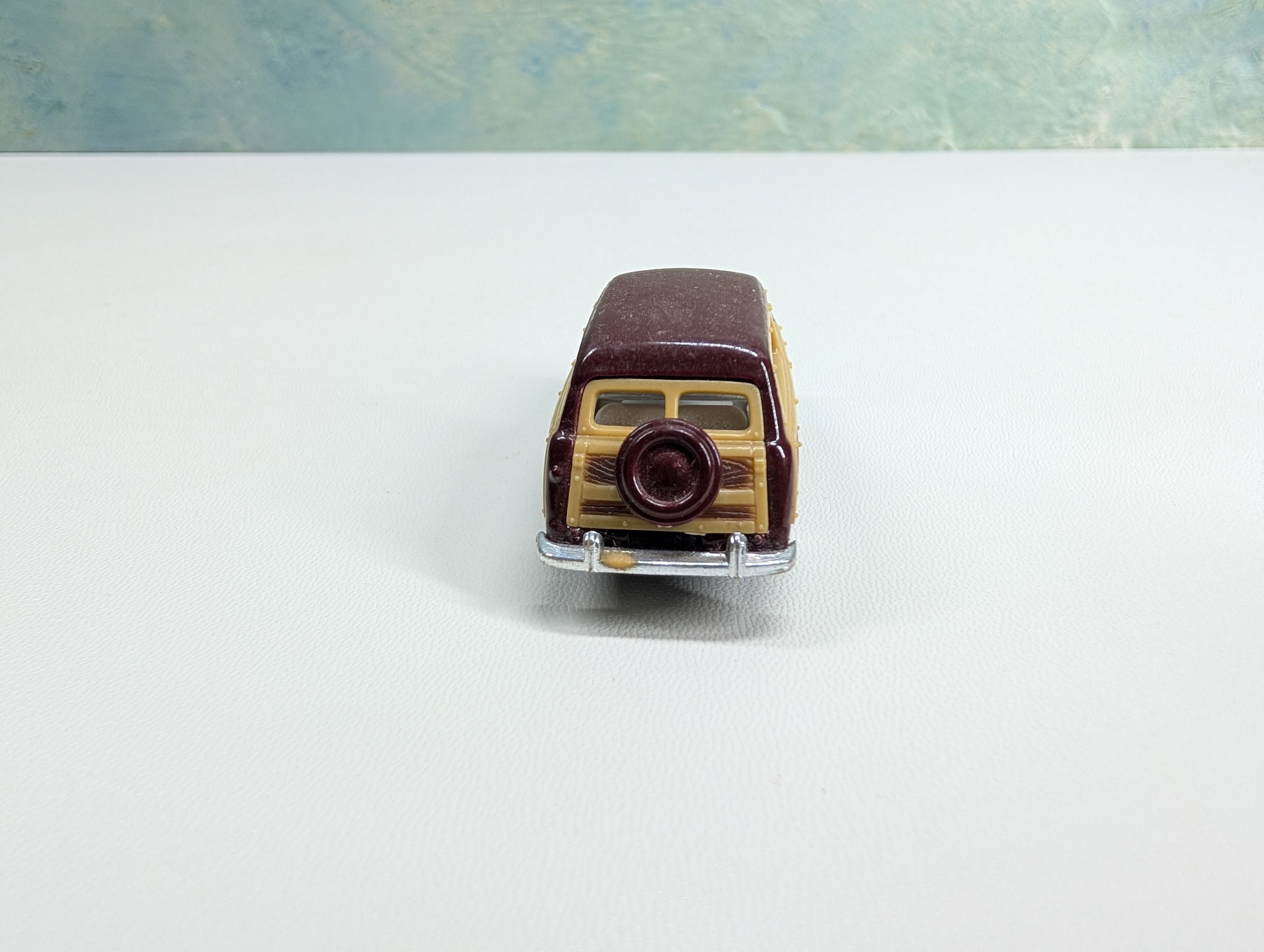 USED Kinsmart 1949 Ford Woody Wagon, Burgundy 1/82 Scale