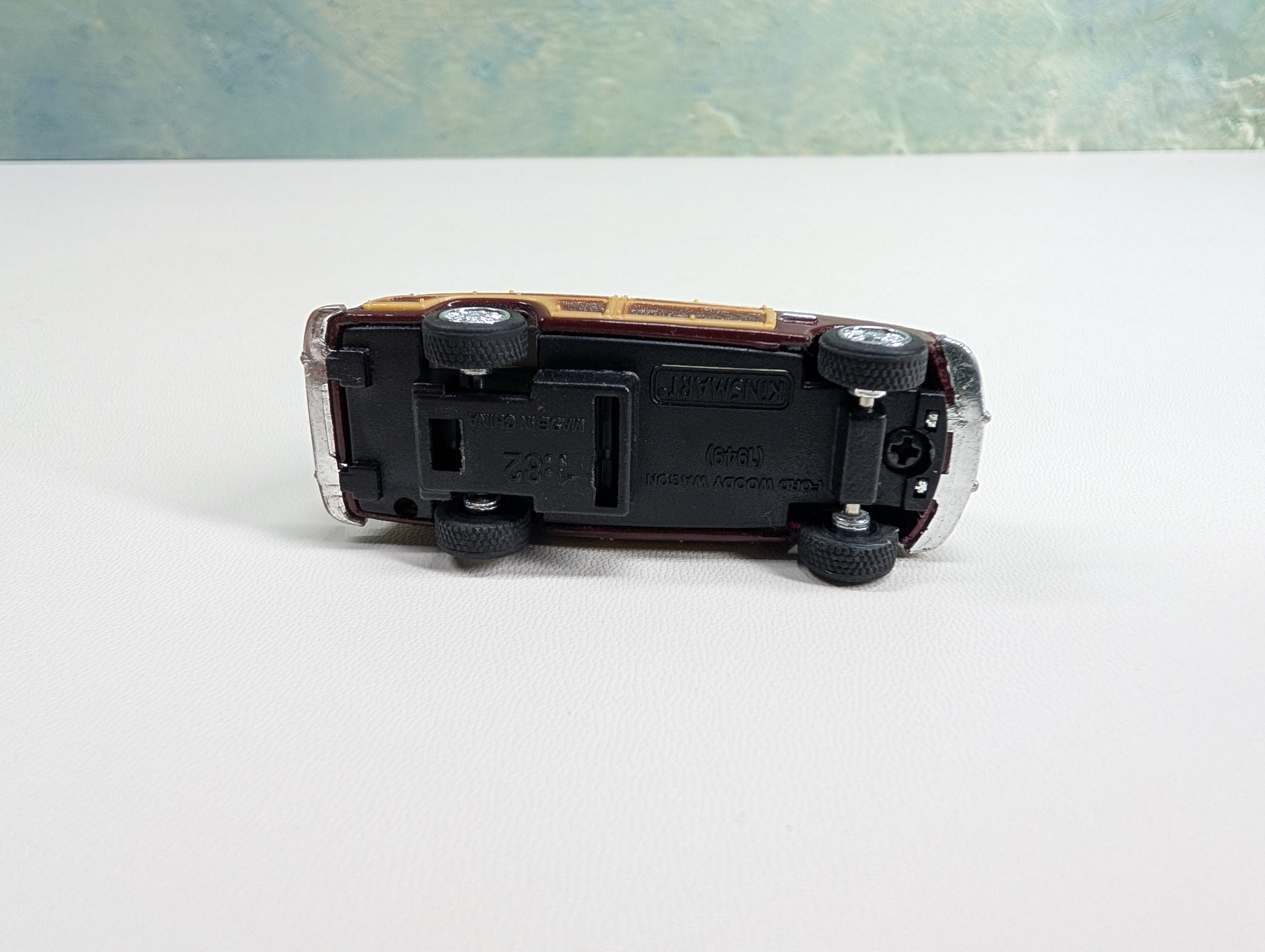 USED Kinsmart 1949 Ford Woody Wagon, Burgundy 1/82 Scale