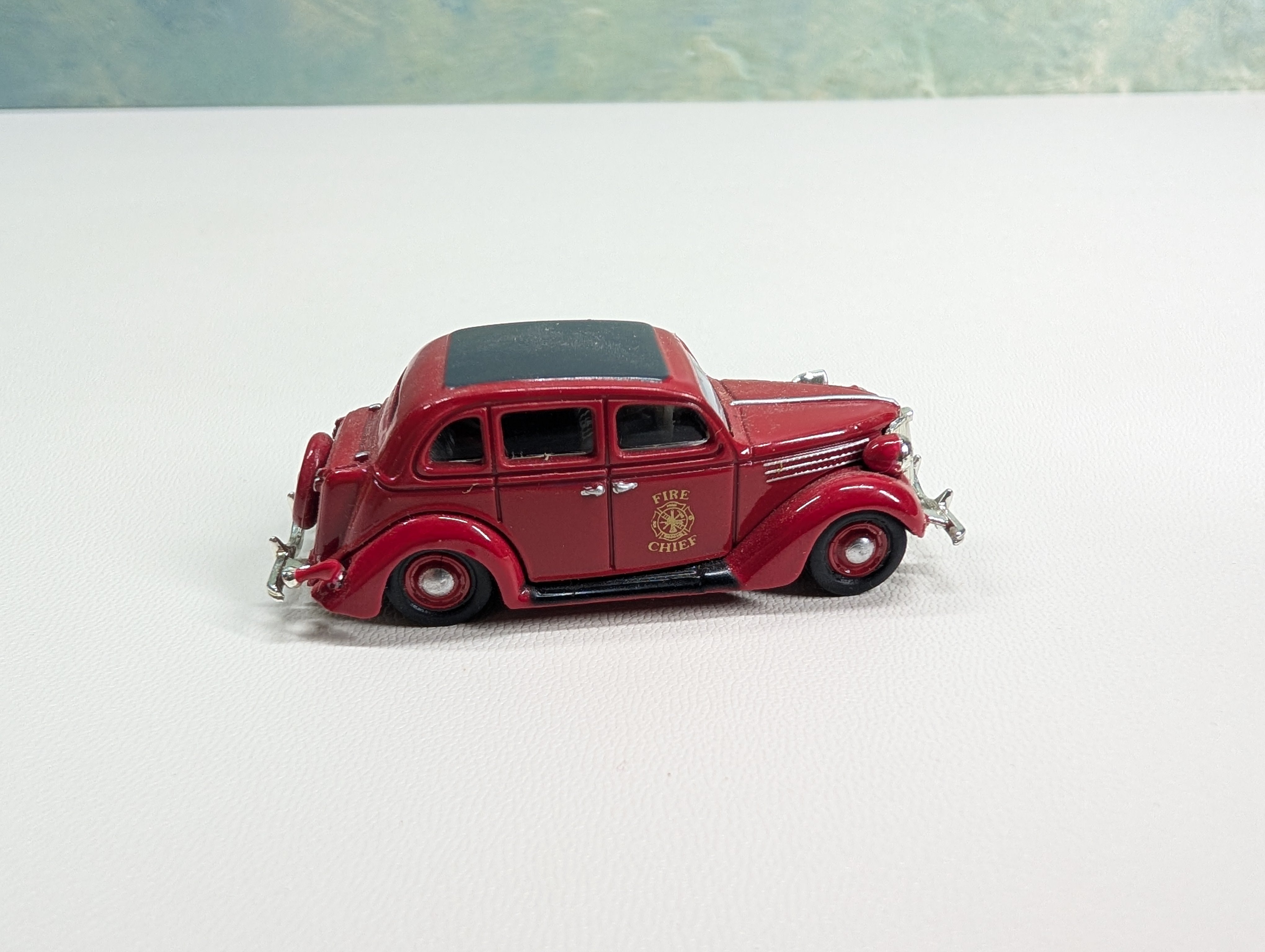 USED Classic Metal Works HO Scale 1936 ForDor Fire Chief, Red
