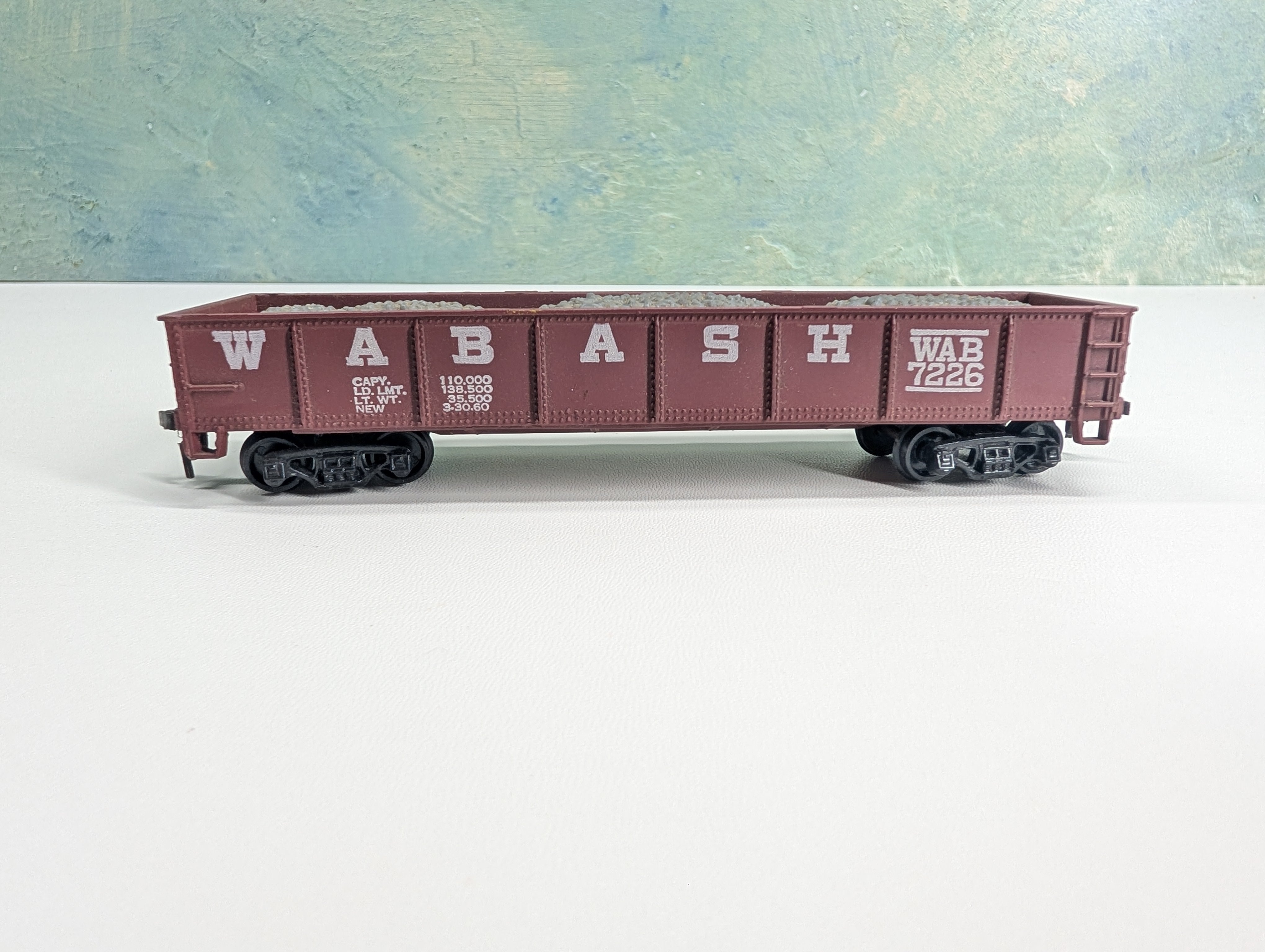 USED HO Scale Gondola w/ Load Wabash WAB #7226