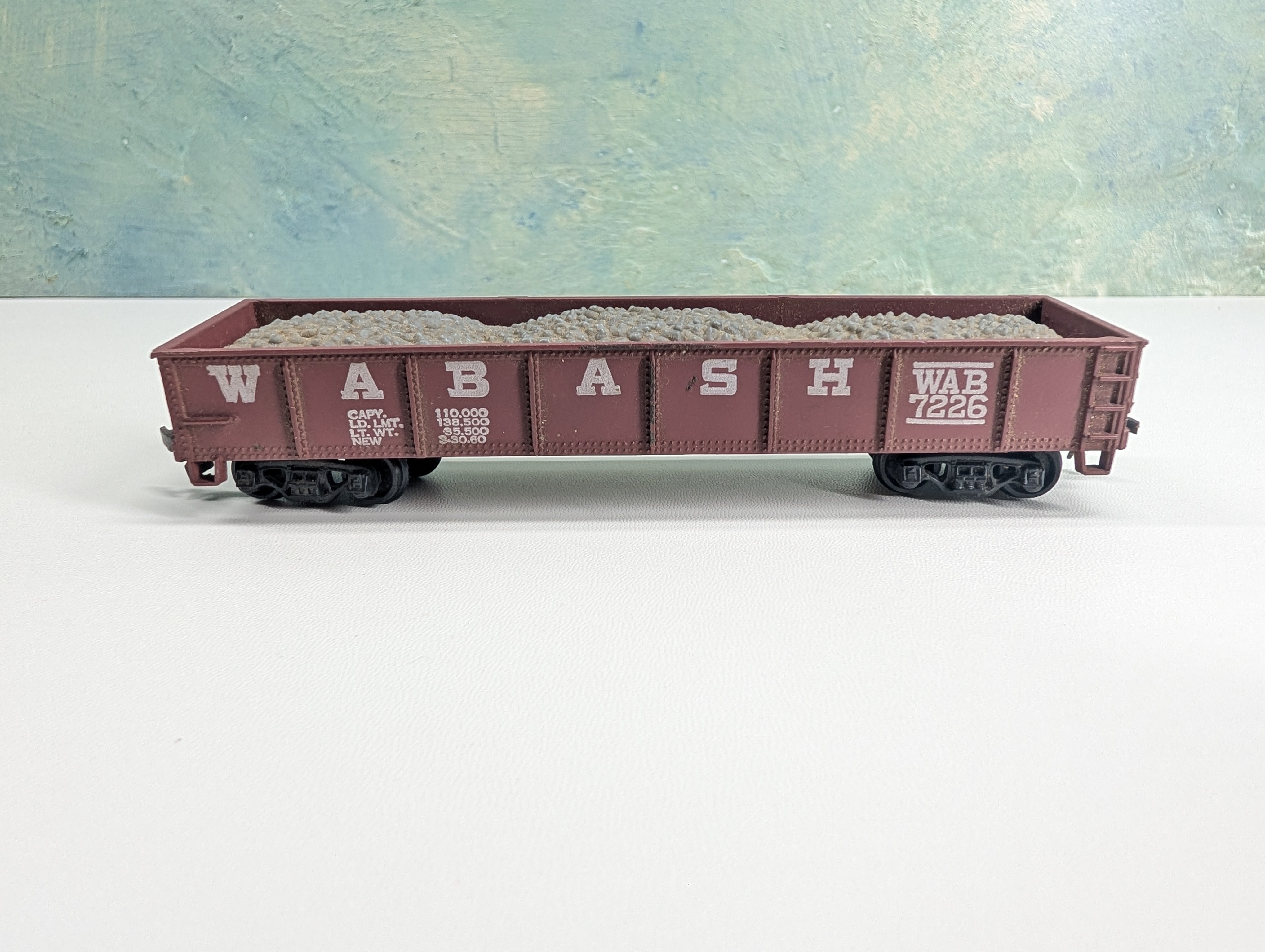 USED HO Scale Gondola w/ Load Wabash WAB #7226