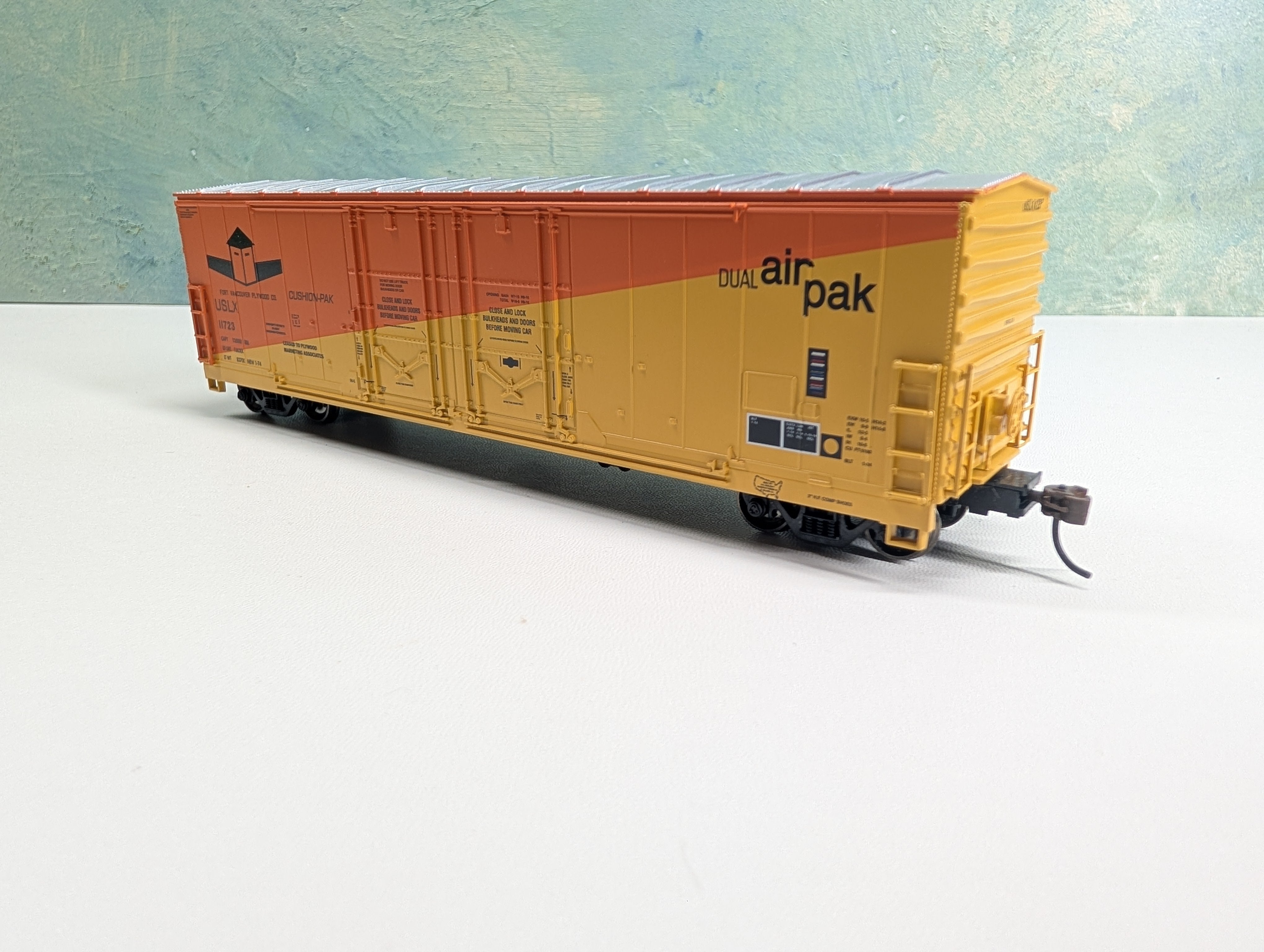 USED Athearn HO Scale 50' Box Car Dual AirPak Fort Vancouver Plywood USLX #11723 Metal Wheels