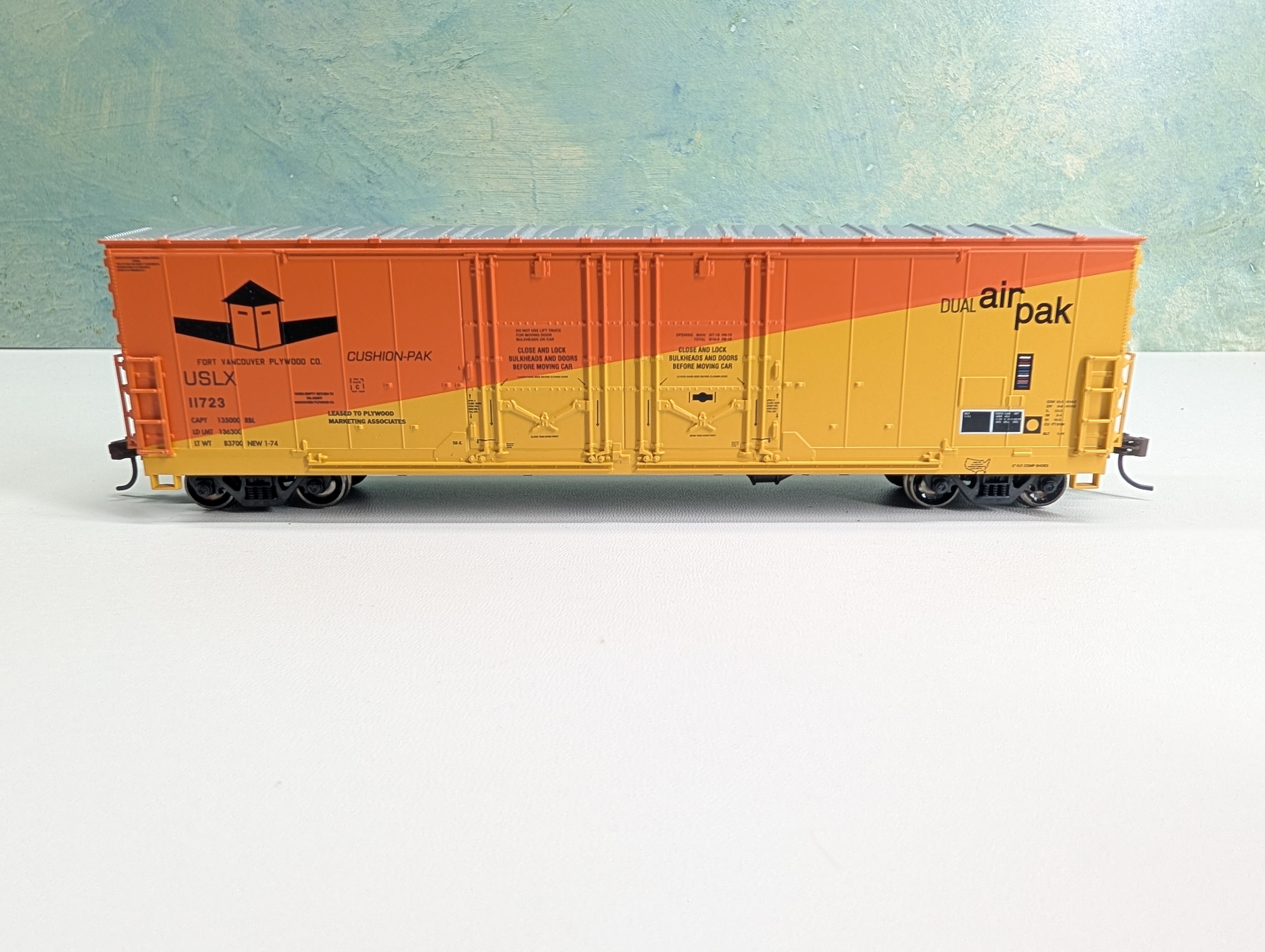 USED Athearn HO Scale 50' Box Car Dual AirPak Fort Vancouver Plywood USLX #11723 Metal Wheels