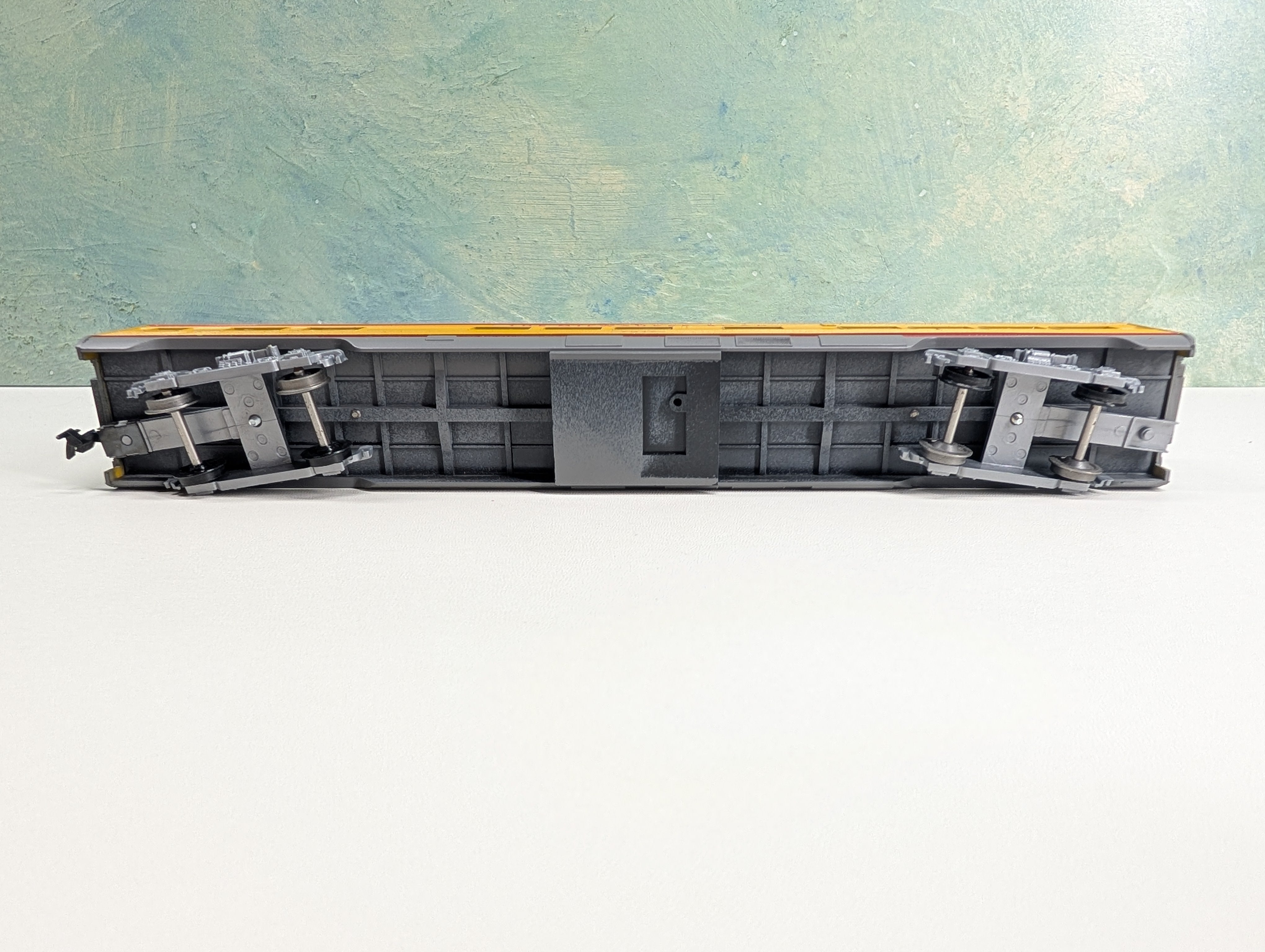 USED Athearn HO Scale Vista Dome Passenger Car Milwaukee Road #7017 Bev-Bel