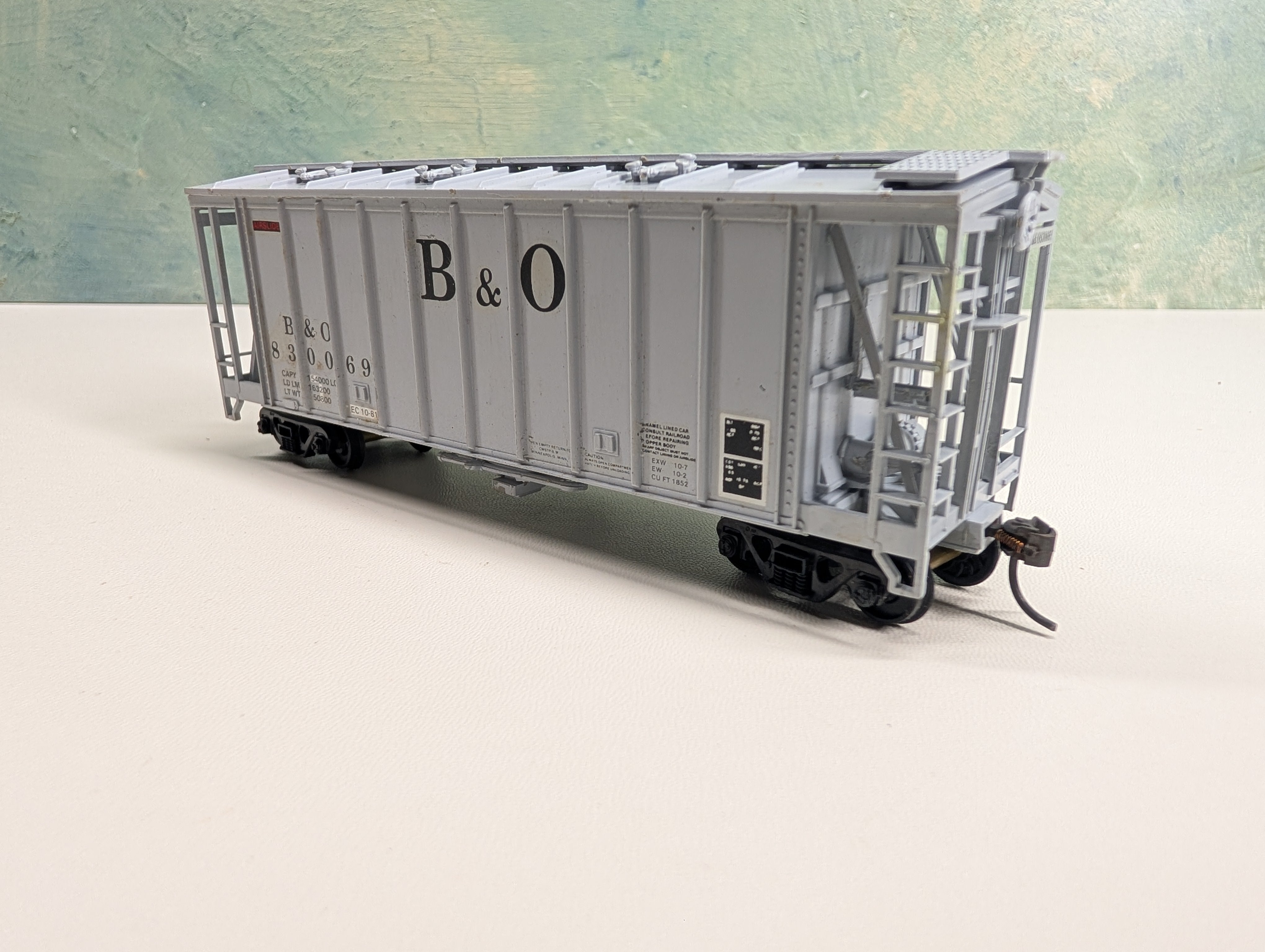 USED Walthers HO Scale Covered Hopper Baltimore and Ohio B&O #830069