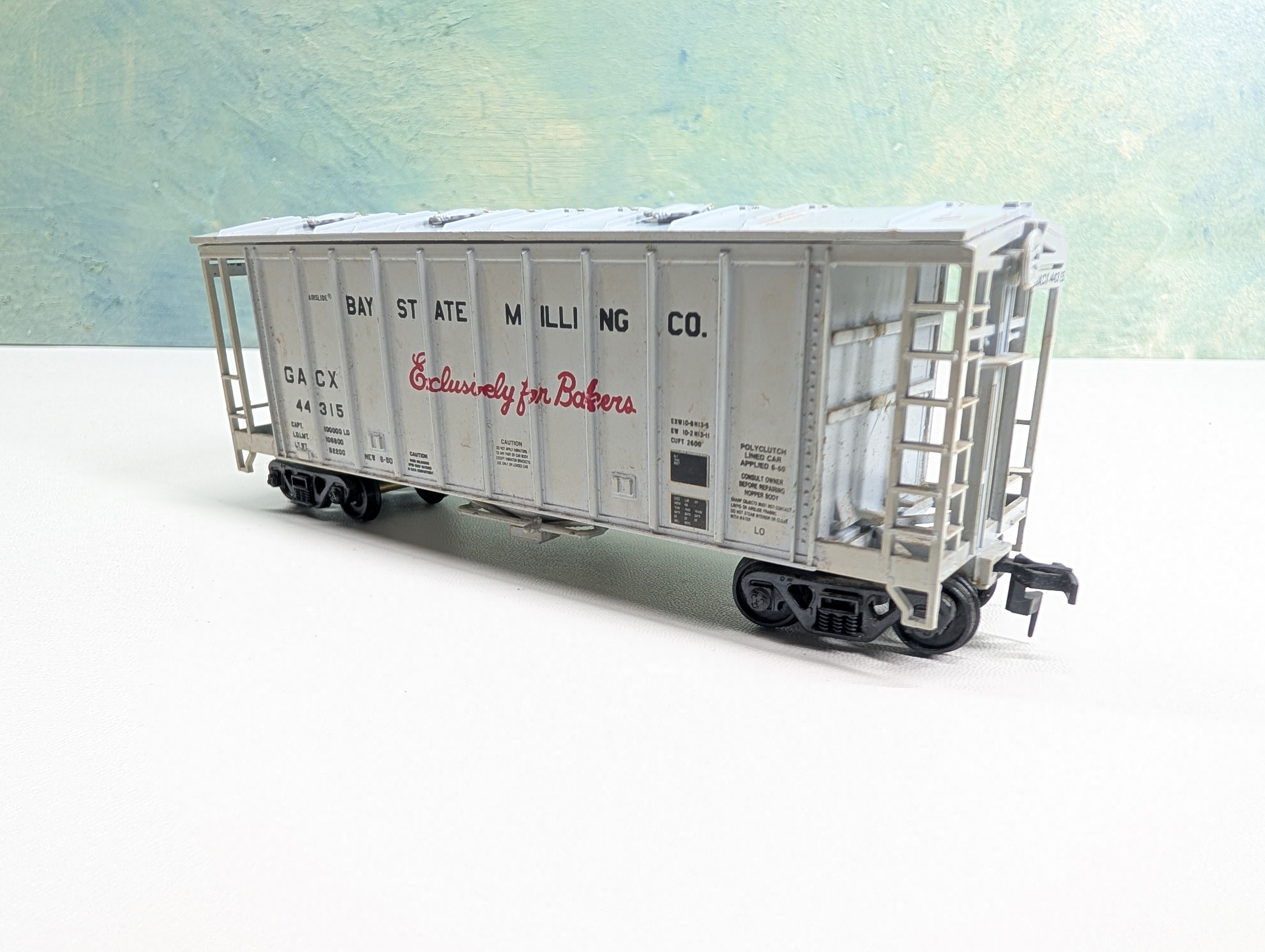 USED Walthers HO Scale Covered Hopper Bay State Milling GACX #44315