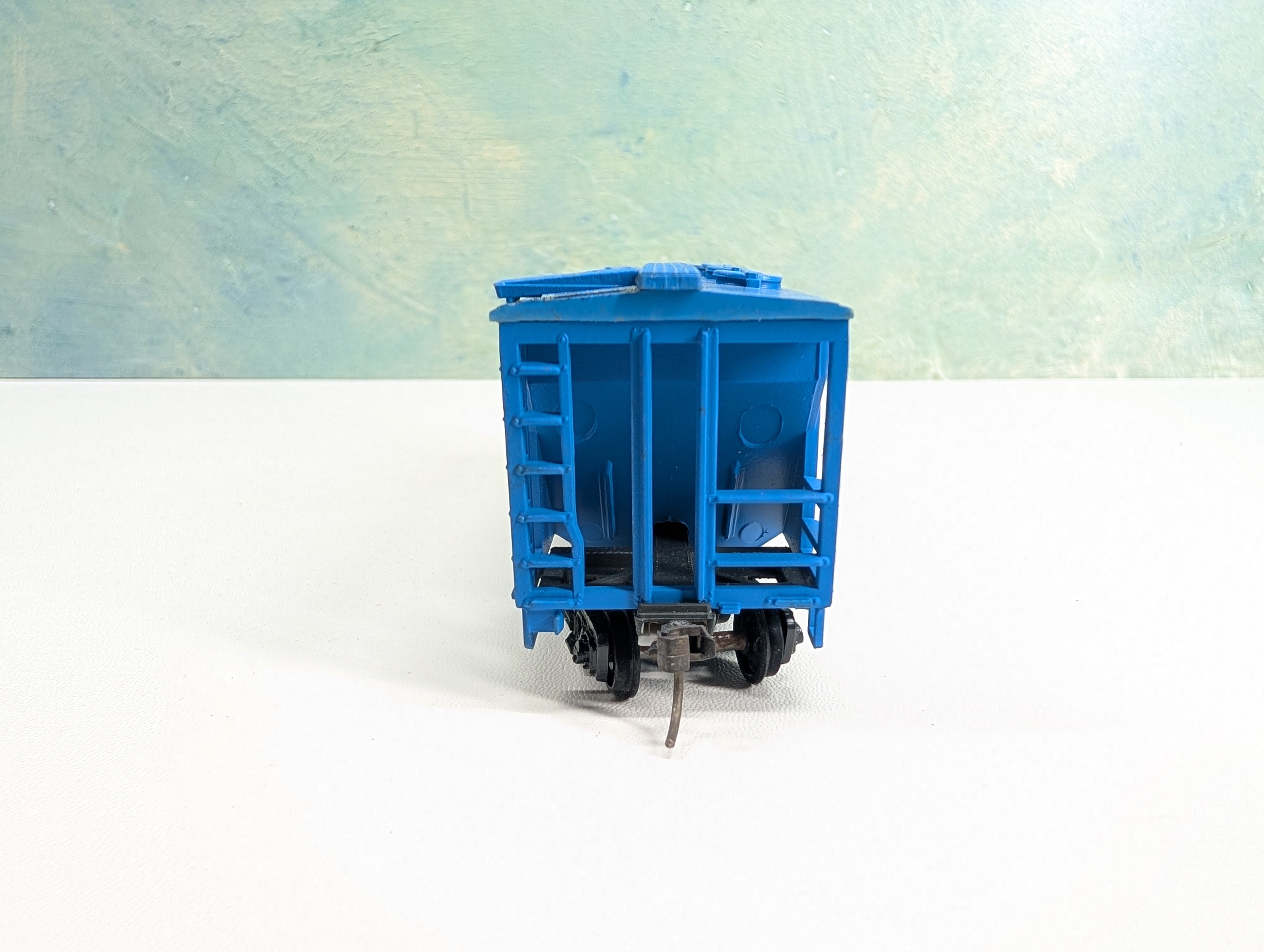 USED Roundhouse HO Scale Covered Hopper Great Northern GN #71950
