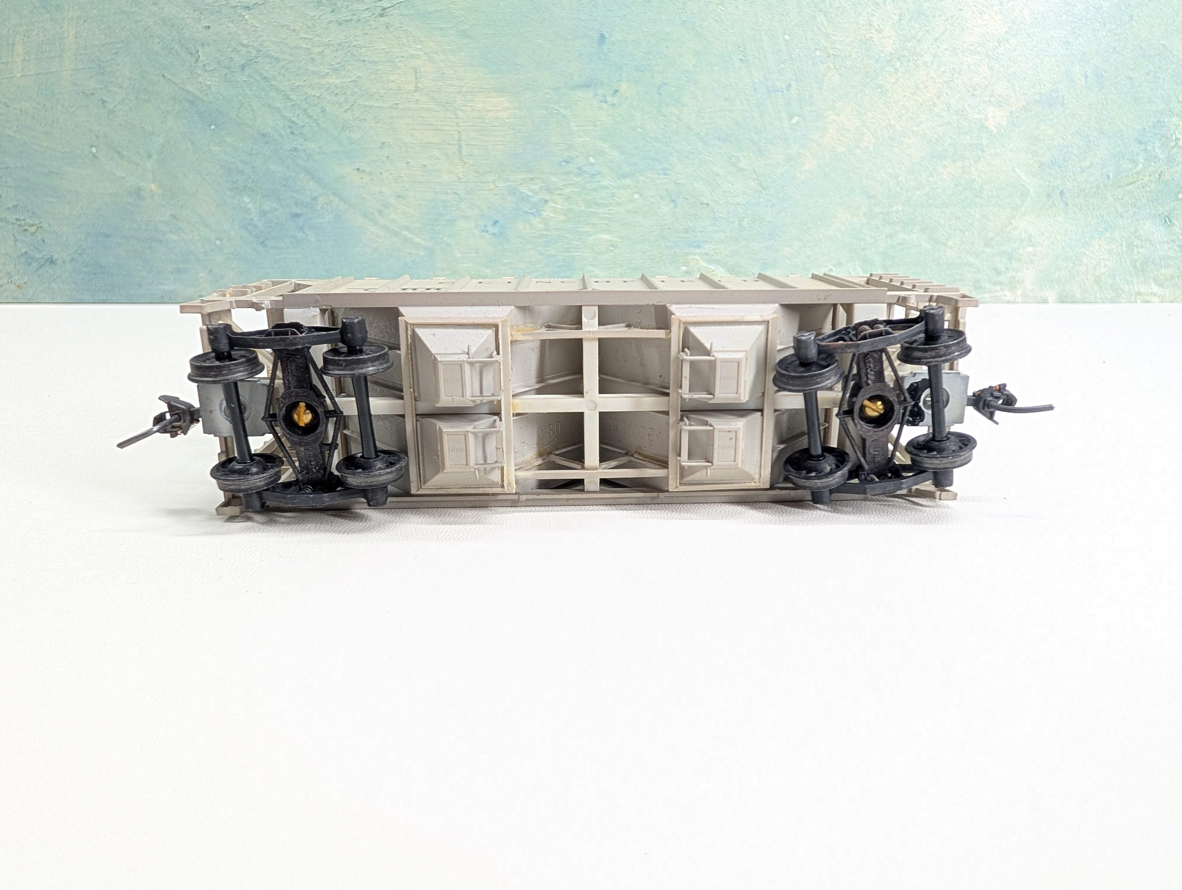 USED Bowser HO Scale Covered Hopper Clinchfield CRR #60024