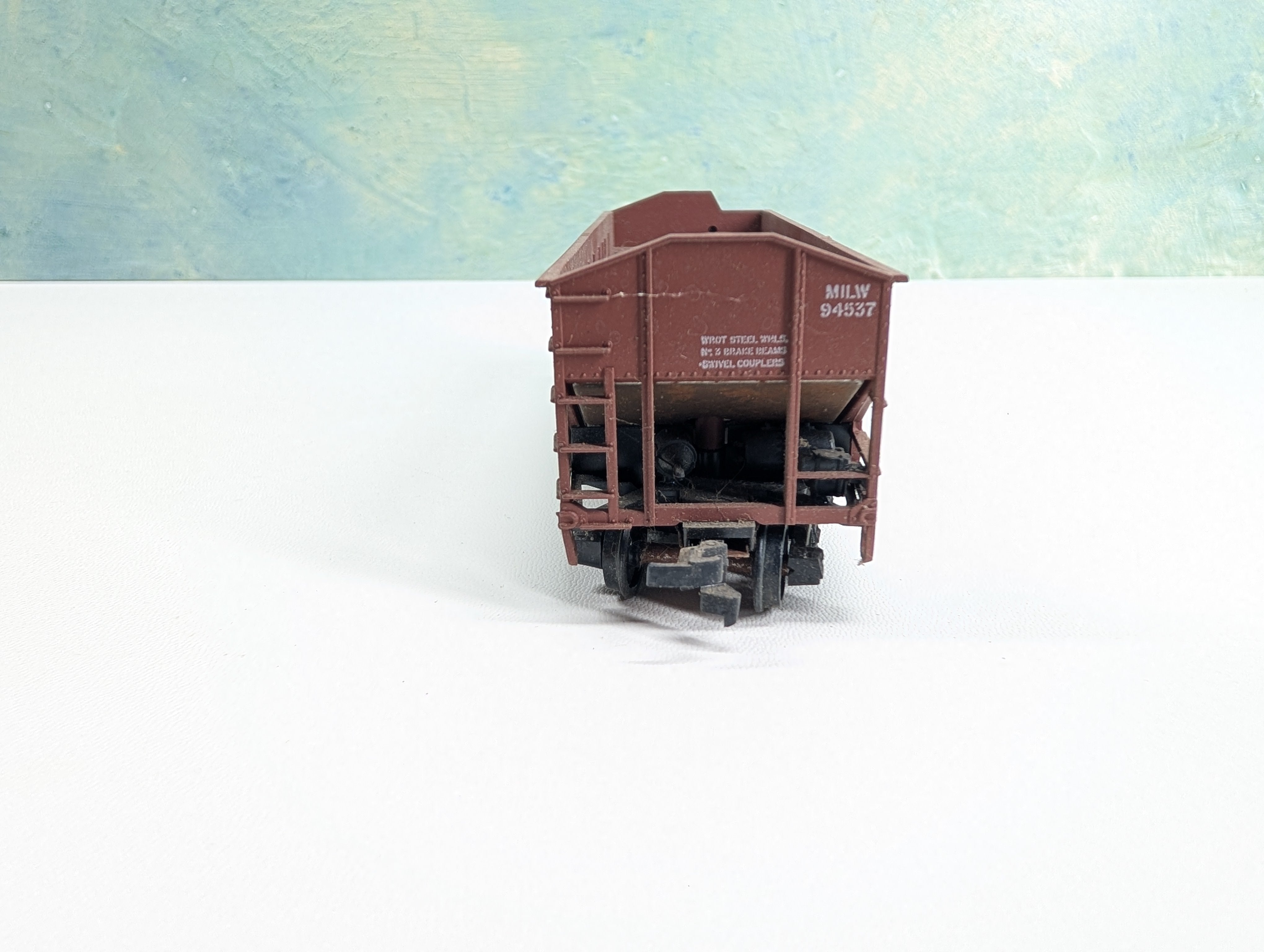 USED Athearn HO Scale 2 Bay Hopper Milwaukee Road MILW #94537 Weathered