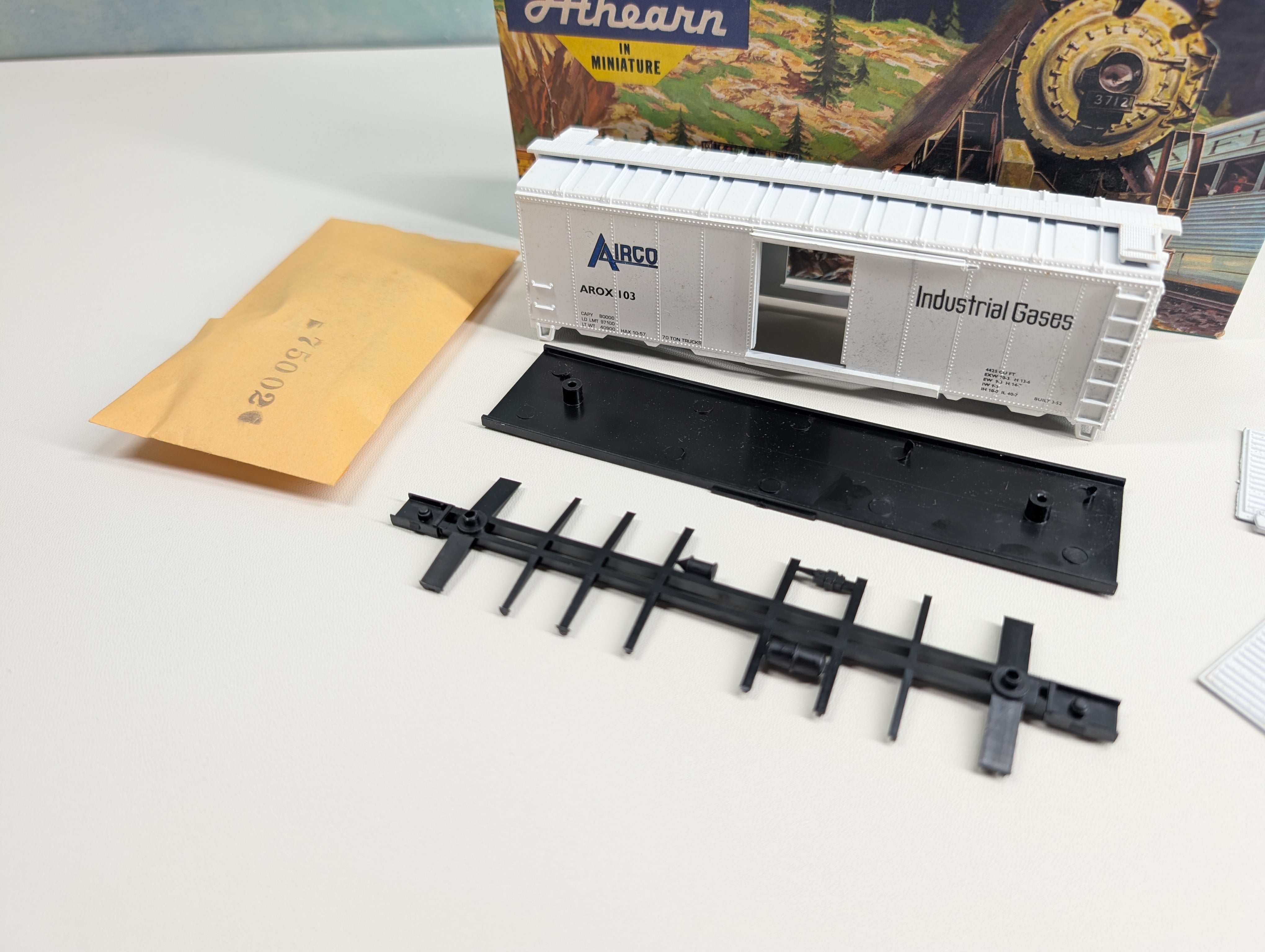 USED Athearn HO Scale 40' Box Car Airco Industries AROX #103 Branchline Custom KIT