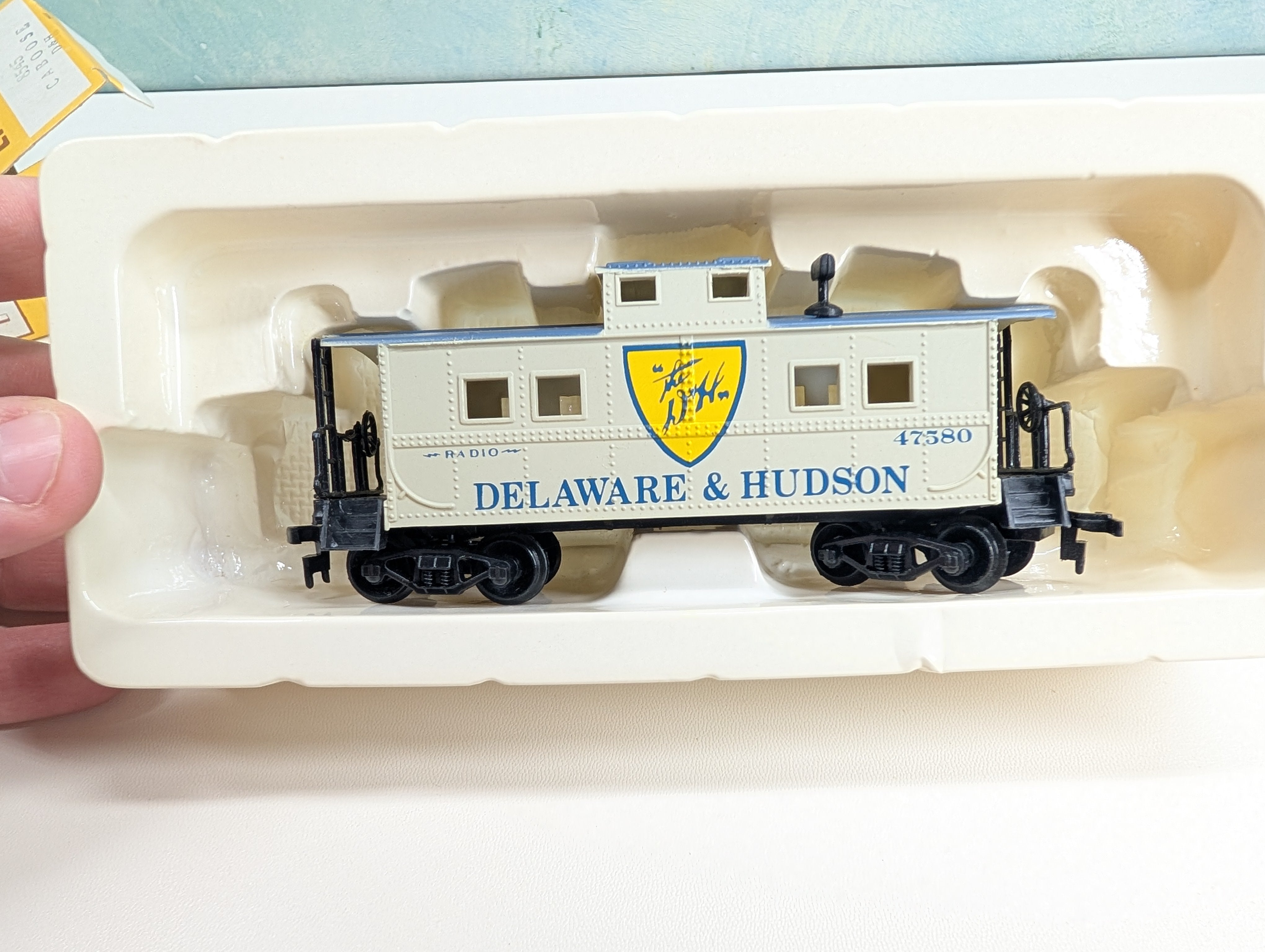 USED Life-Like HO Scale Caboose Delaware and Hudson DH #47580 Bev-Bel