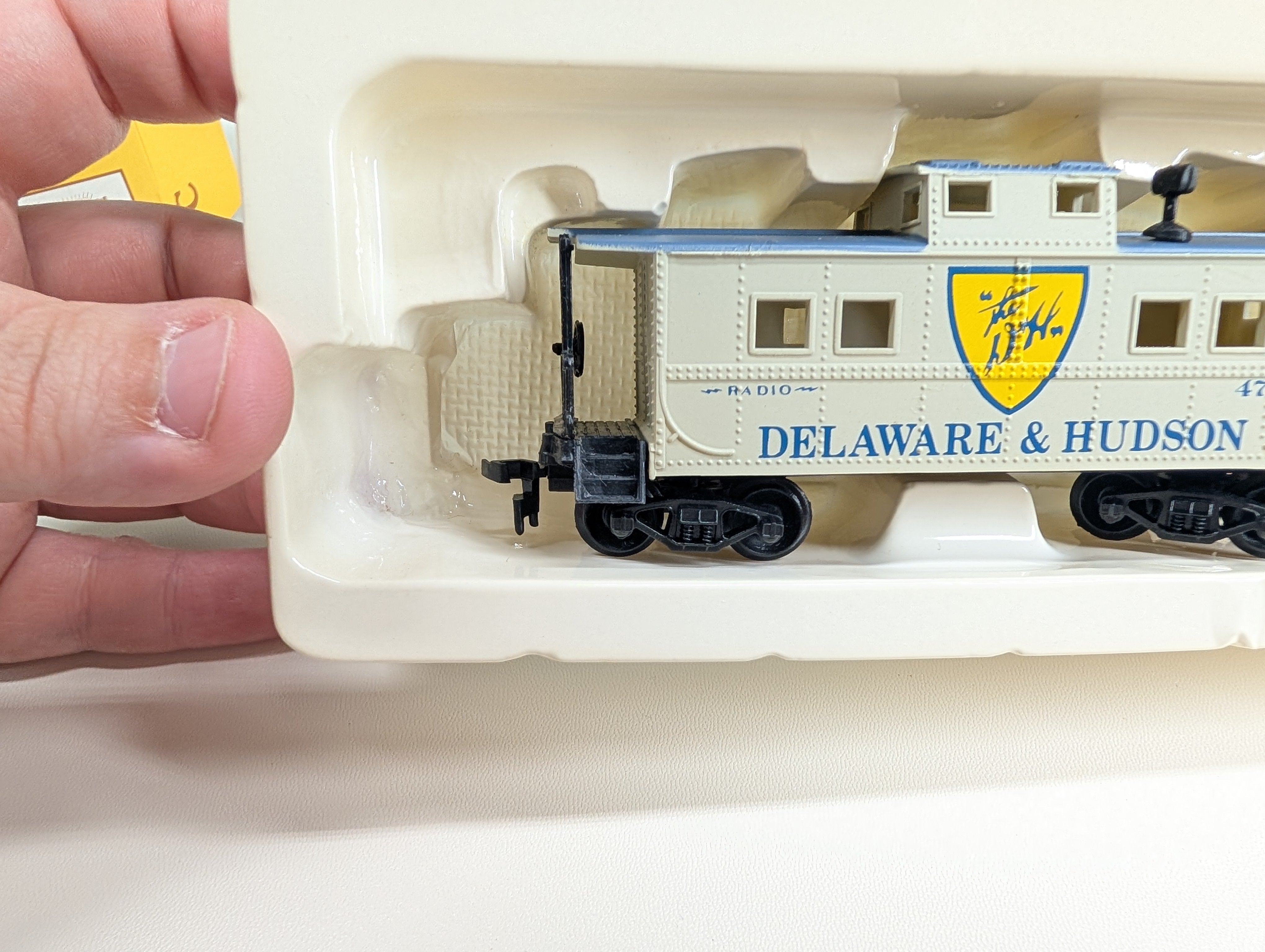 USED Life-Like HO Scale Caboose Delaware and Hudson DH #47580 Bev-Bel